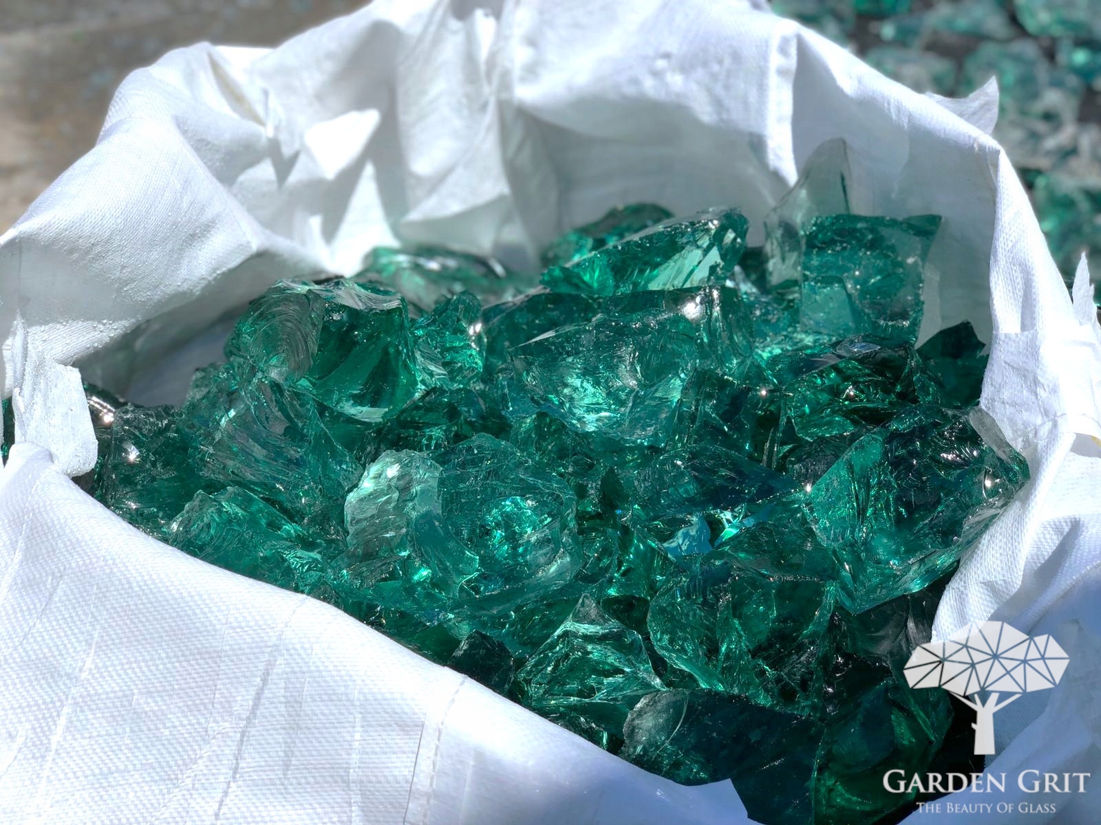 Bryły szklane do gabionu zielono turkusowe 7-14 cm kamienie ogrodowe 20kg Marka Garden Grit