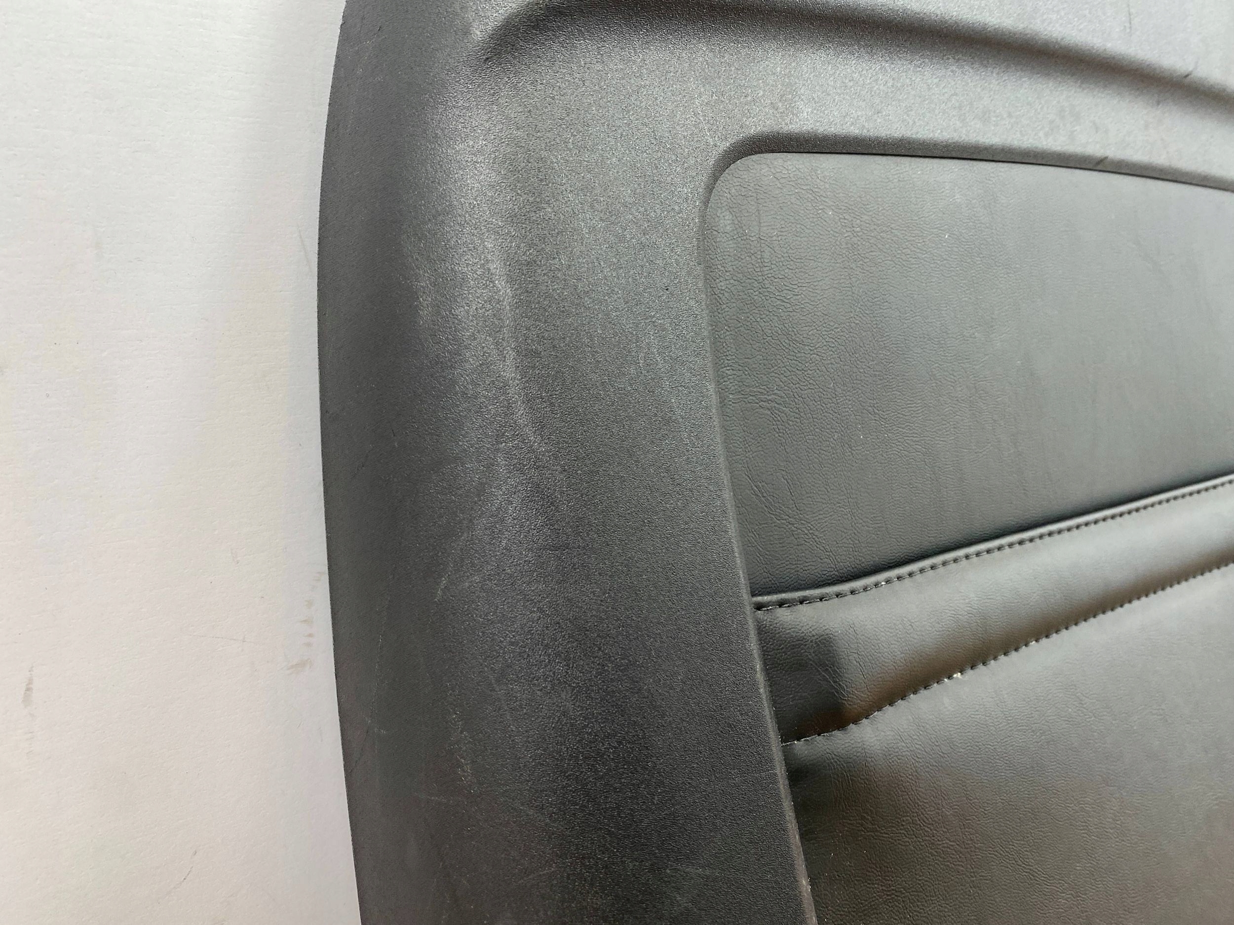 plastic panel cover seat of left driver´s Dodge Challenger 2015+