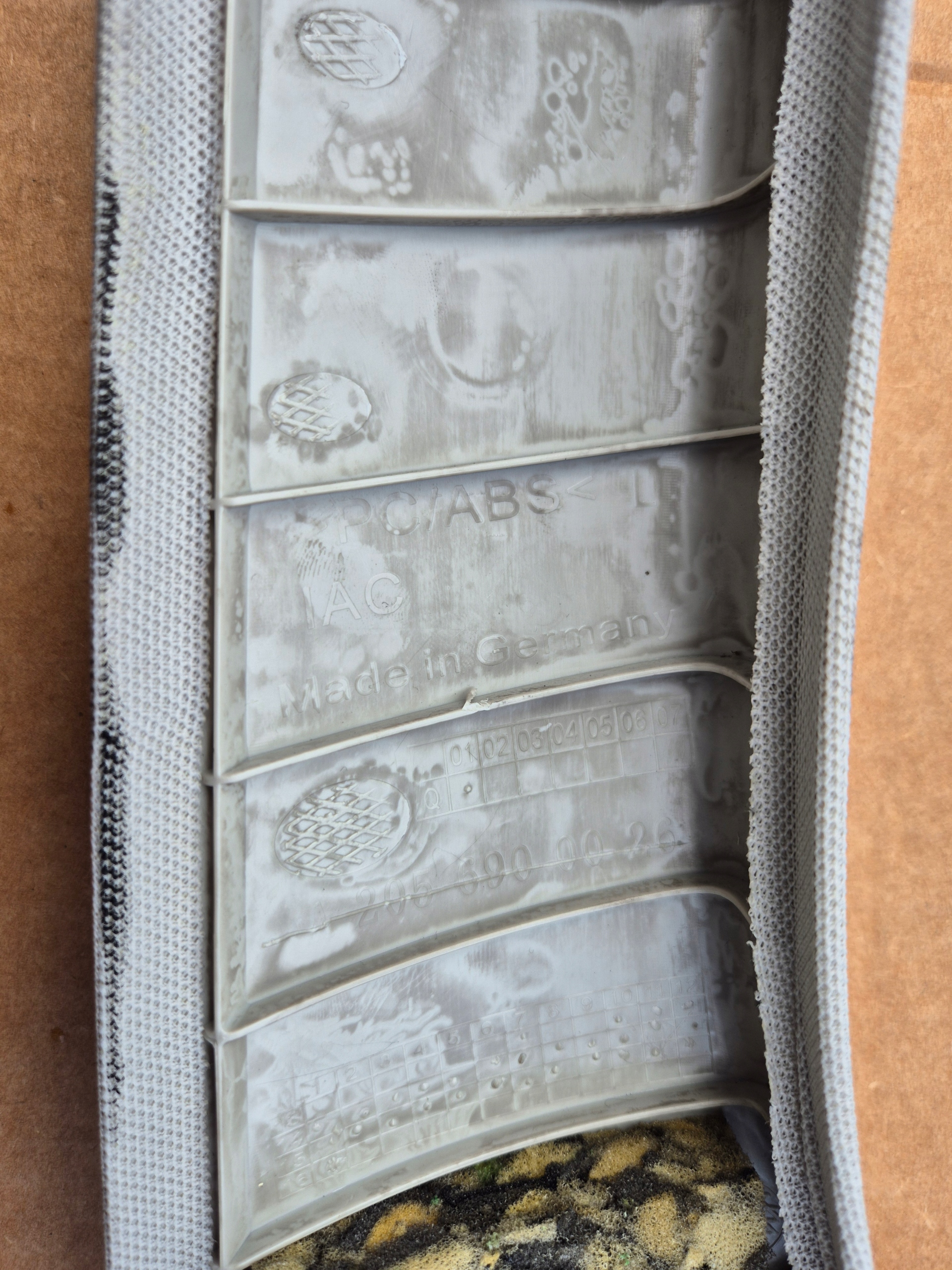 cover side SLUPKA front front left 2056900026 MERCEDES W205 BDB!!