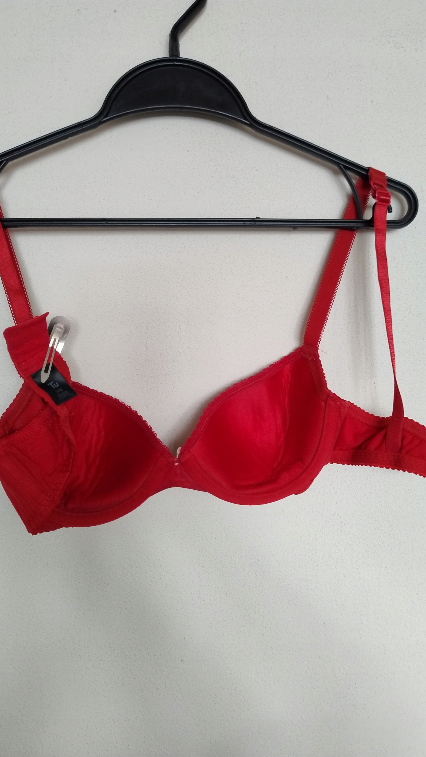 __ 75 B __ BIUSTONOSZ USZTYWNIANY __CZERWONY __ Marka TU