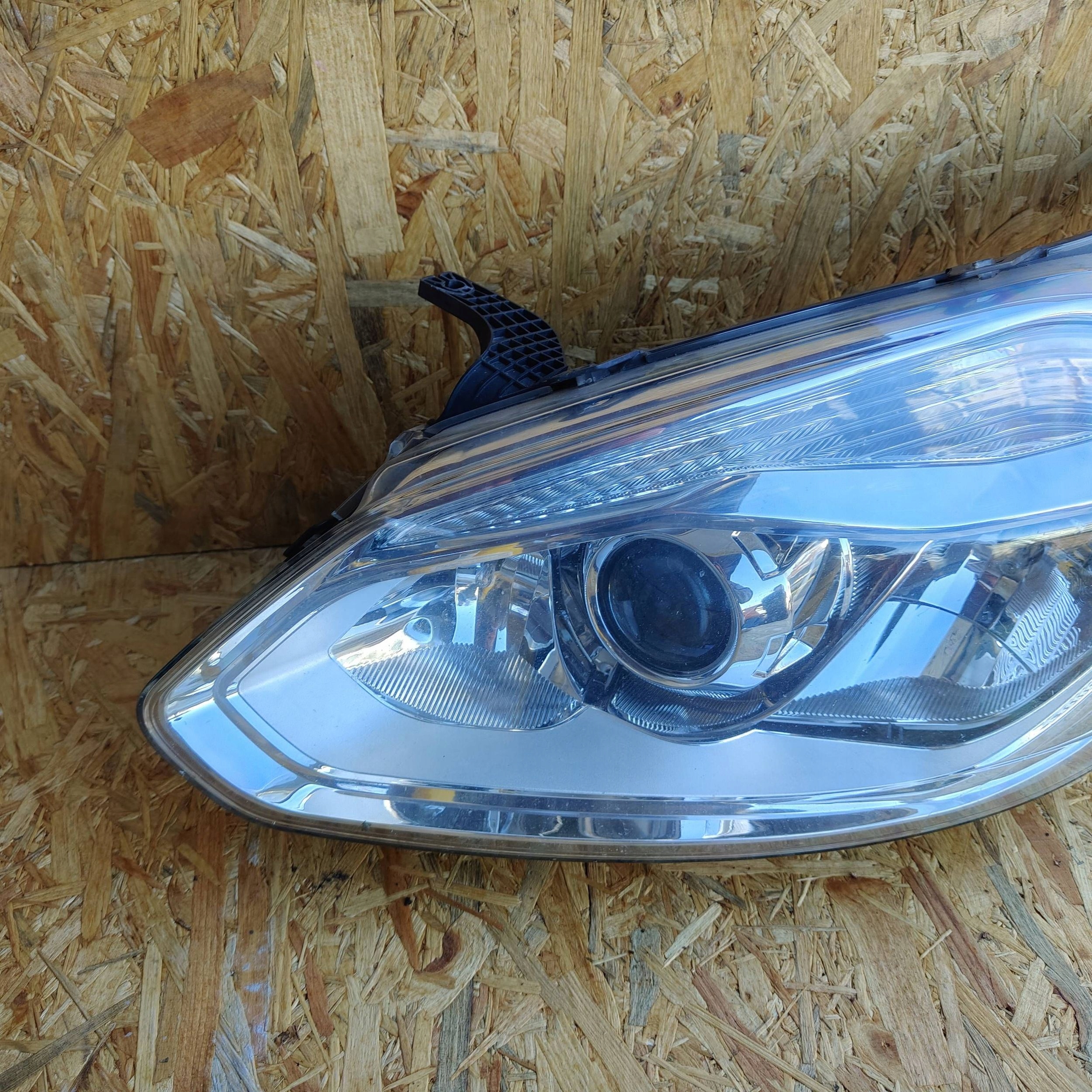Reflektor vorne Seite links Ford Transit Custom 01036399900010