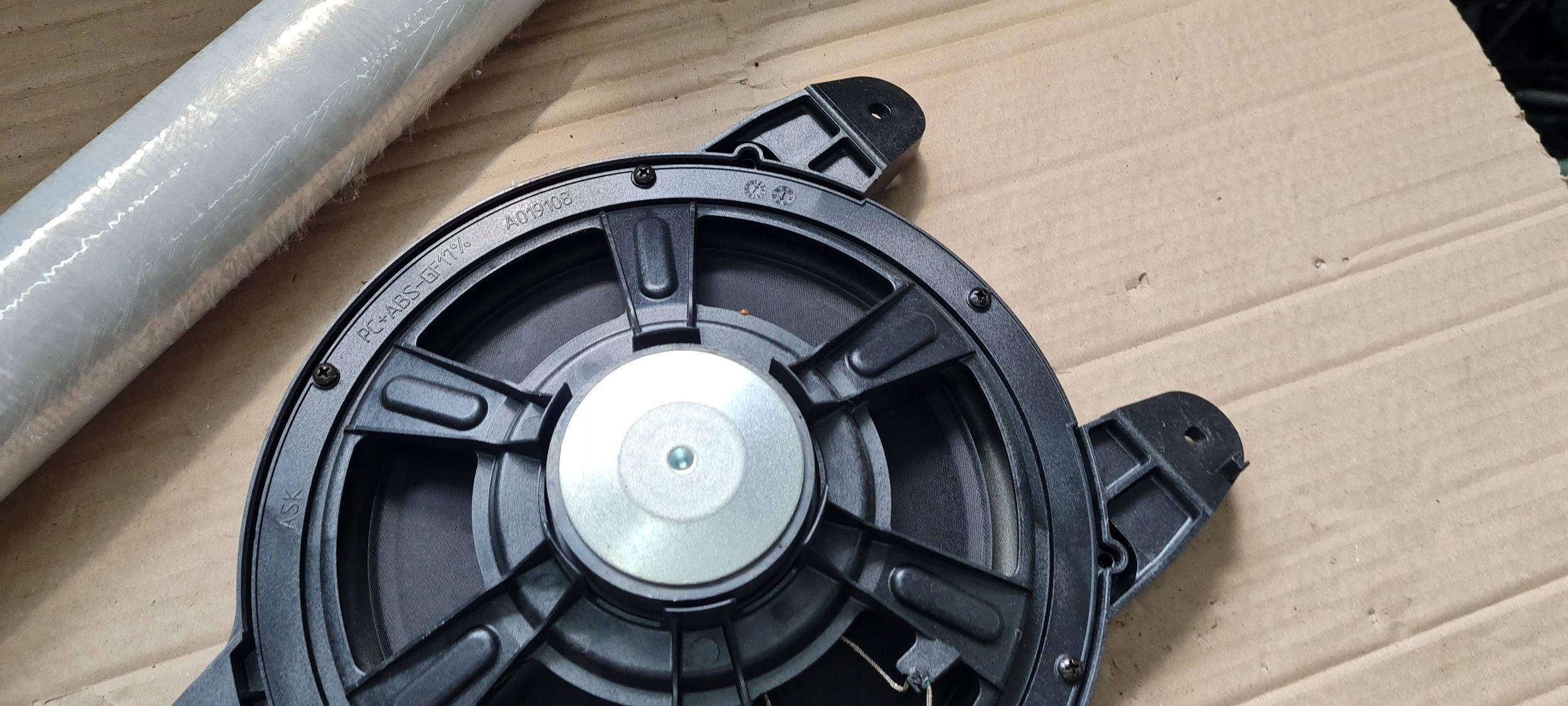 A4 B9 8W speaker BASOWY SUBWOOFER 8W5035412