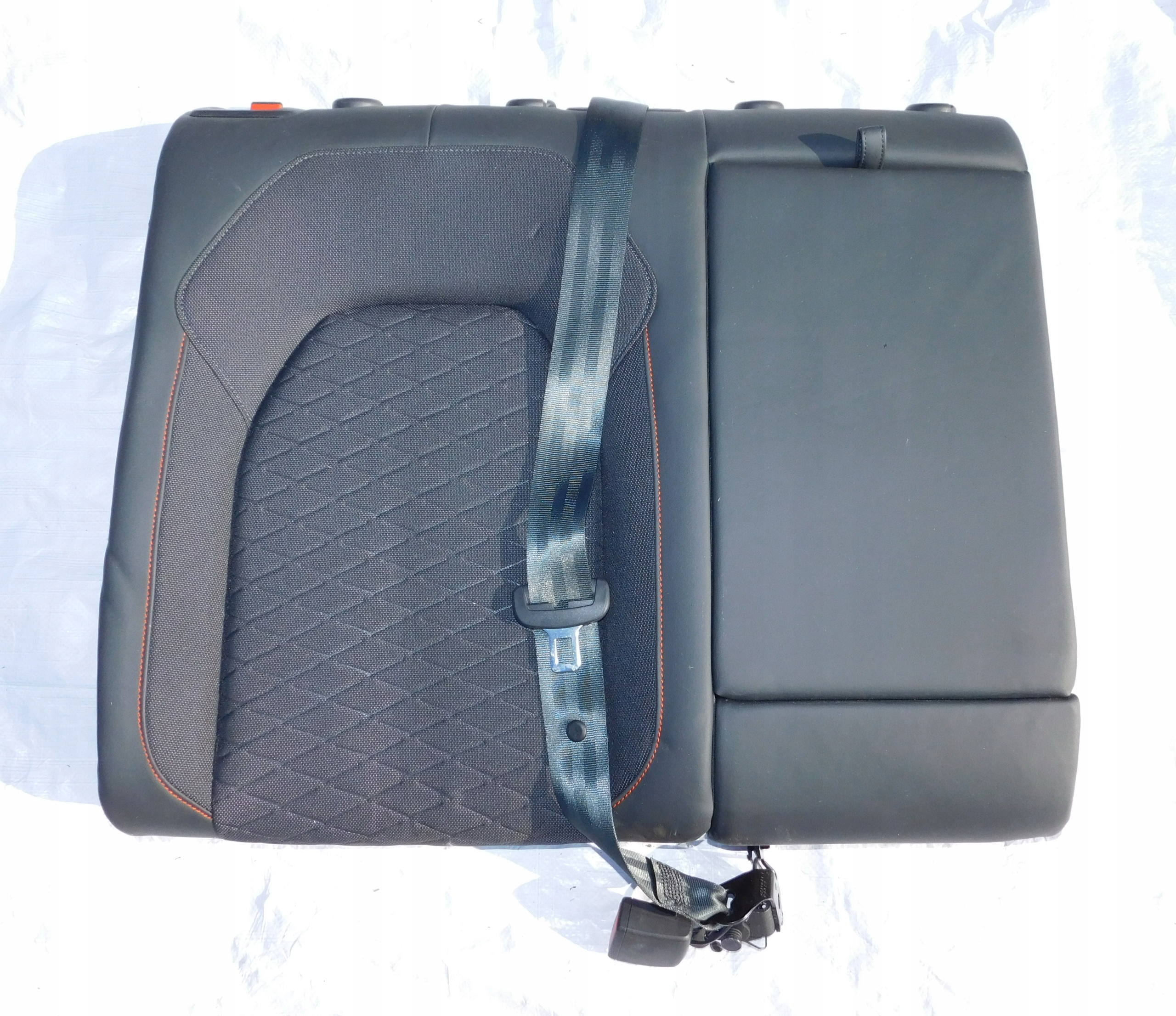 LEON IV 5F FR 2020r OPARCIE KANAPY TYŁ PRAWY ZAMEK OPARCIA PAS ŚRODKOWY