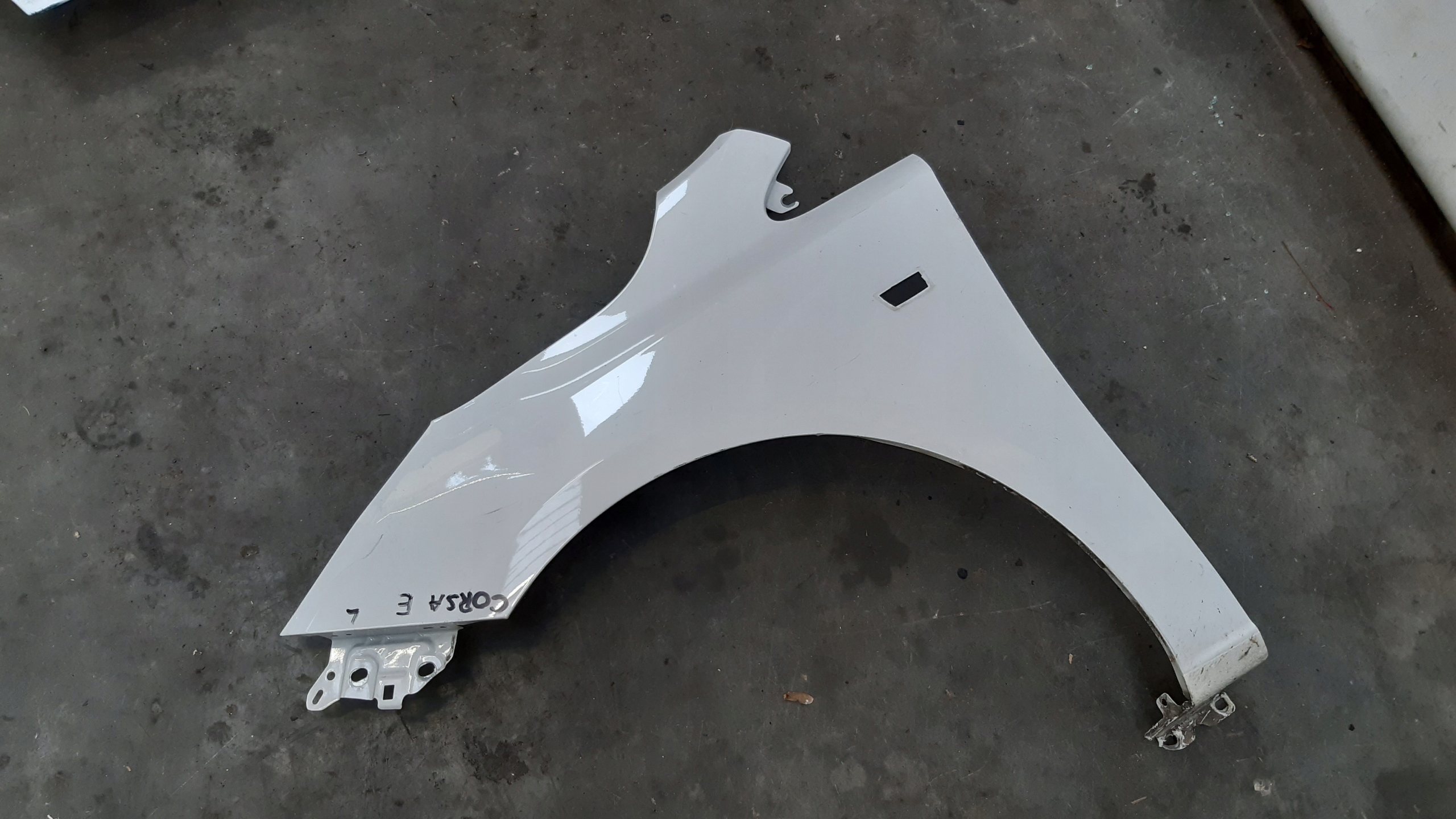 fender left bialy Opel Corsa D