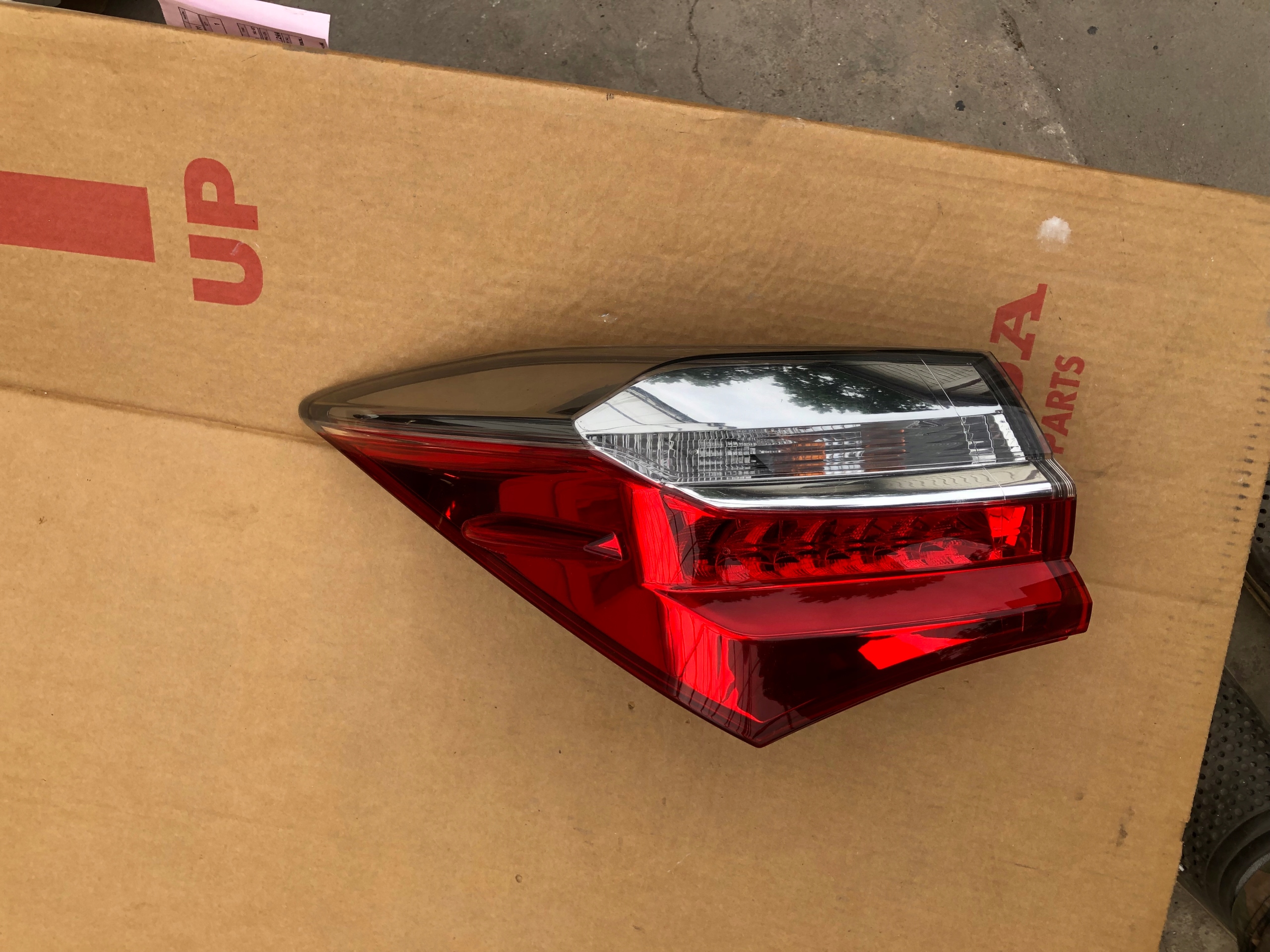 81560-02A80 - TOYOTA COROLLA E16 LIFT E18 лівий світлодіод оригінал