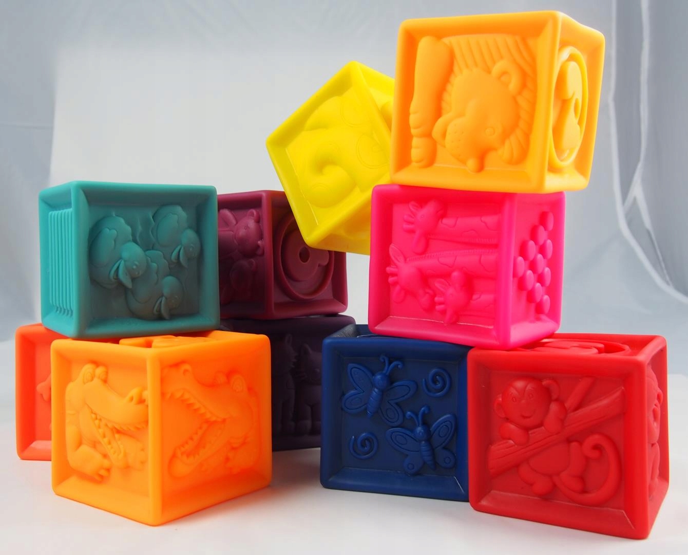 Miękkie klocki One Two Squeeze 10 el. - B.TOYS Szerokość produktu 5 cm