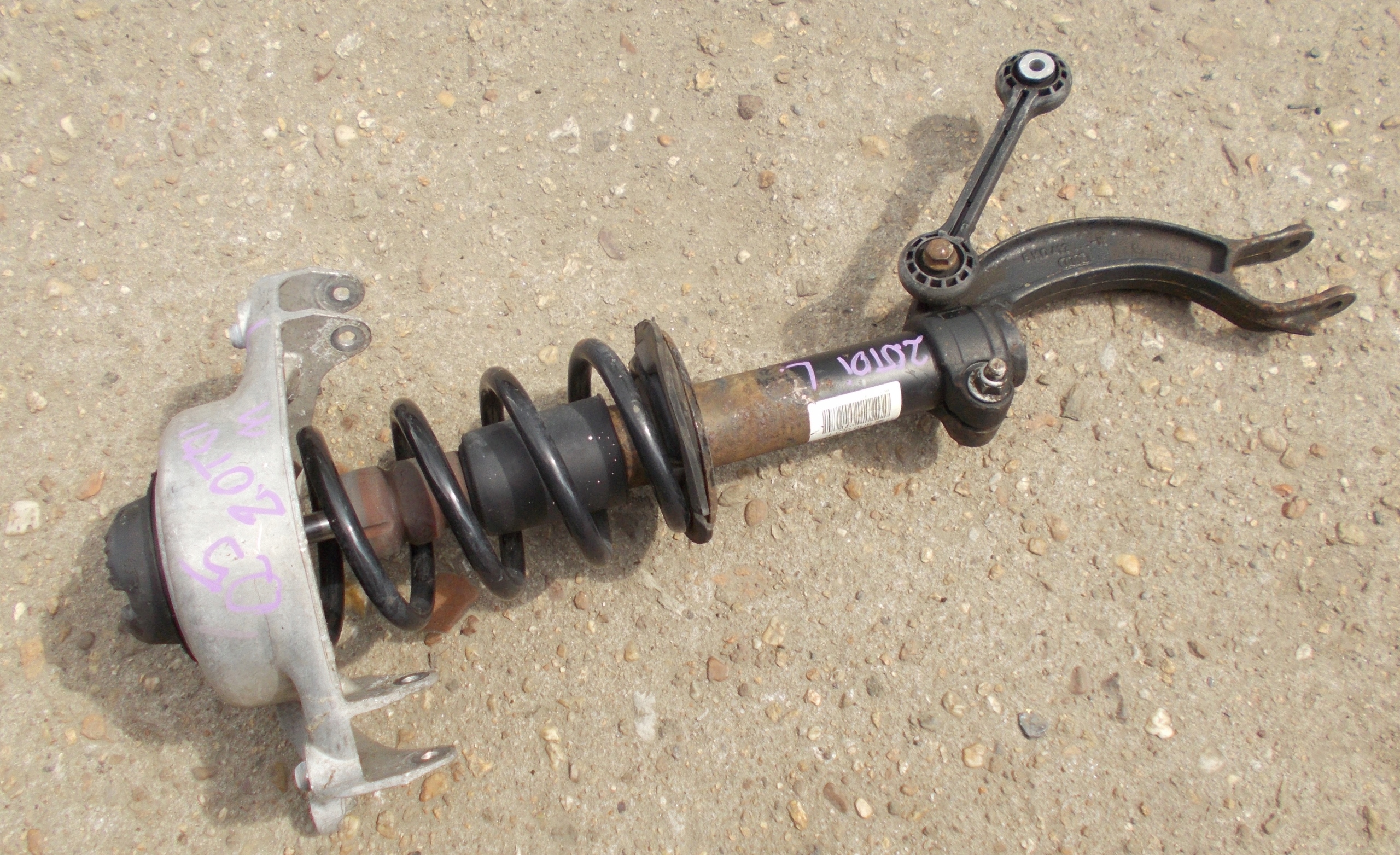 AUDI Q5 2.0 TDI 11R shock absorber left front 8R0031F