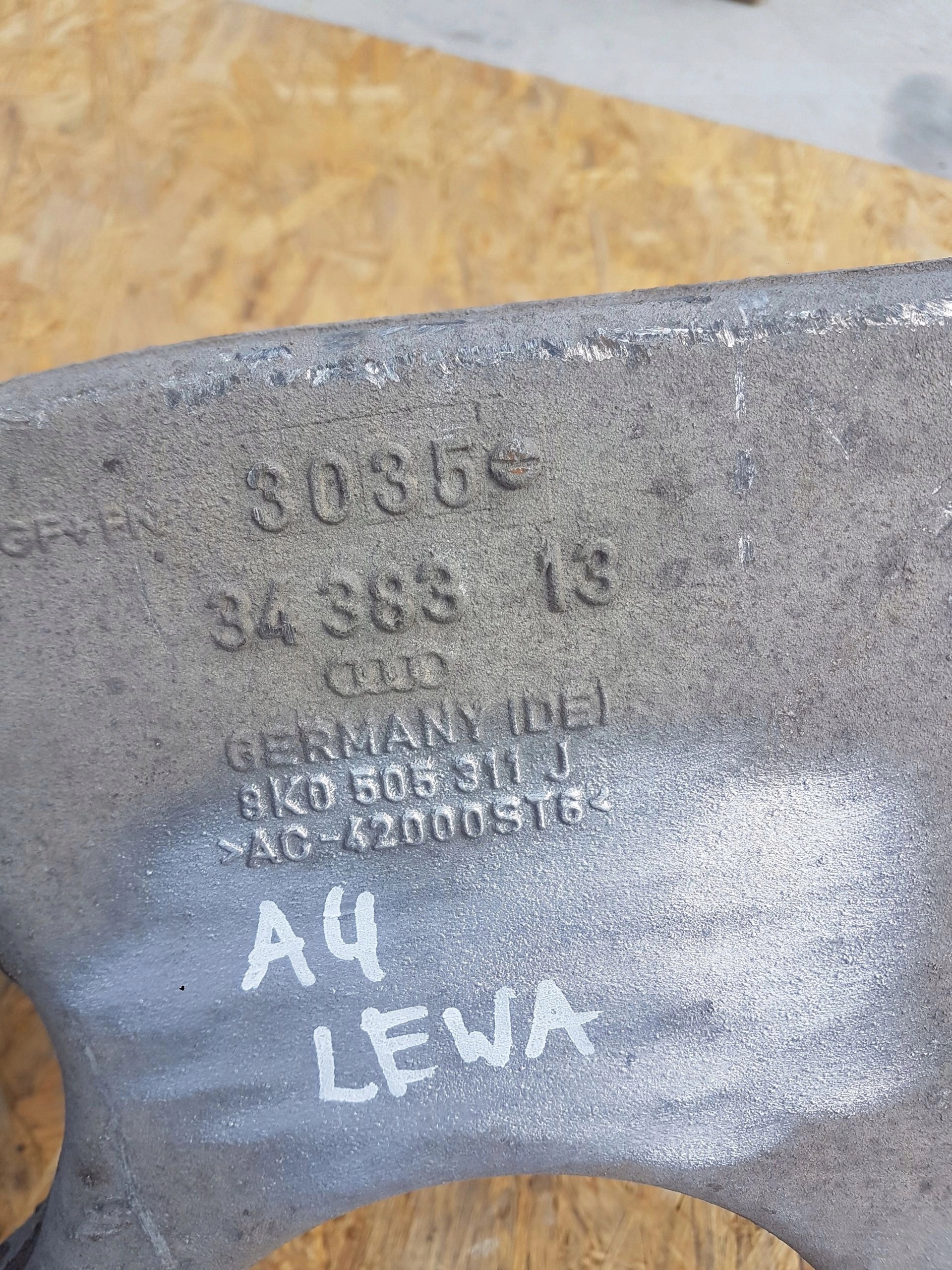 swing left rear part AUDI A4 B8 A5 8K0505311J
