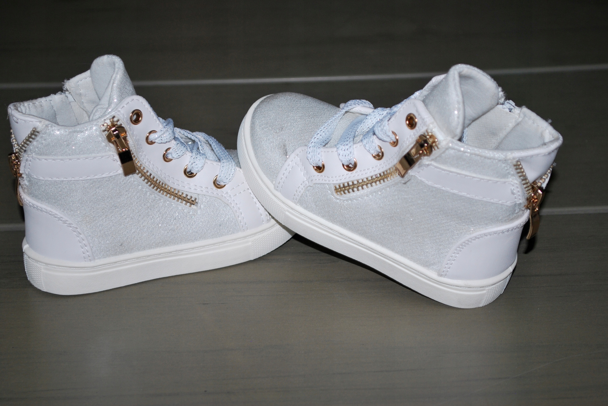 MIENIĄCE SREBRNE TRZEWIKI na suwak r 28 /17,3cm Płeć dziewczynki