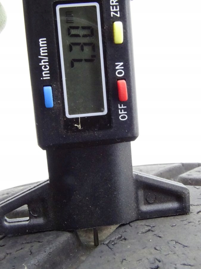 OPONA CONTINENTAL INDUSTRILE RADIAL 225/75R10 Szerokość opony 225 mm