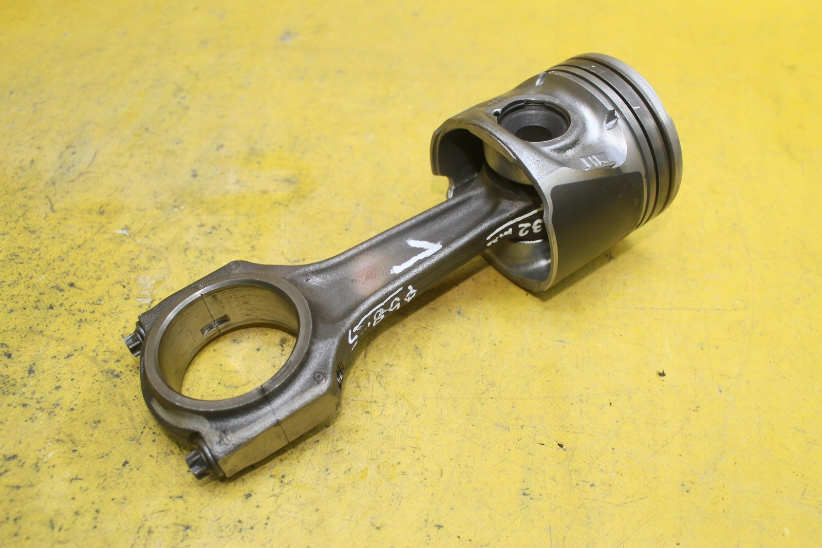 ПОРШЕНЬ ШАТУН КРИВОШИПНО CHEROKEE KJ 2.5 CRD VM25 13 Г