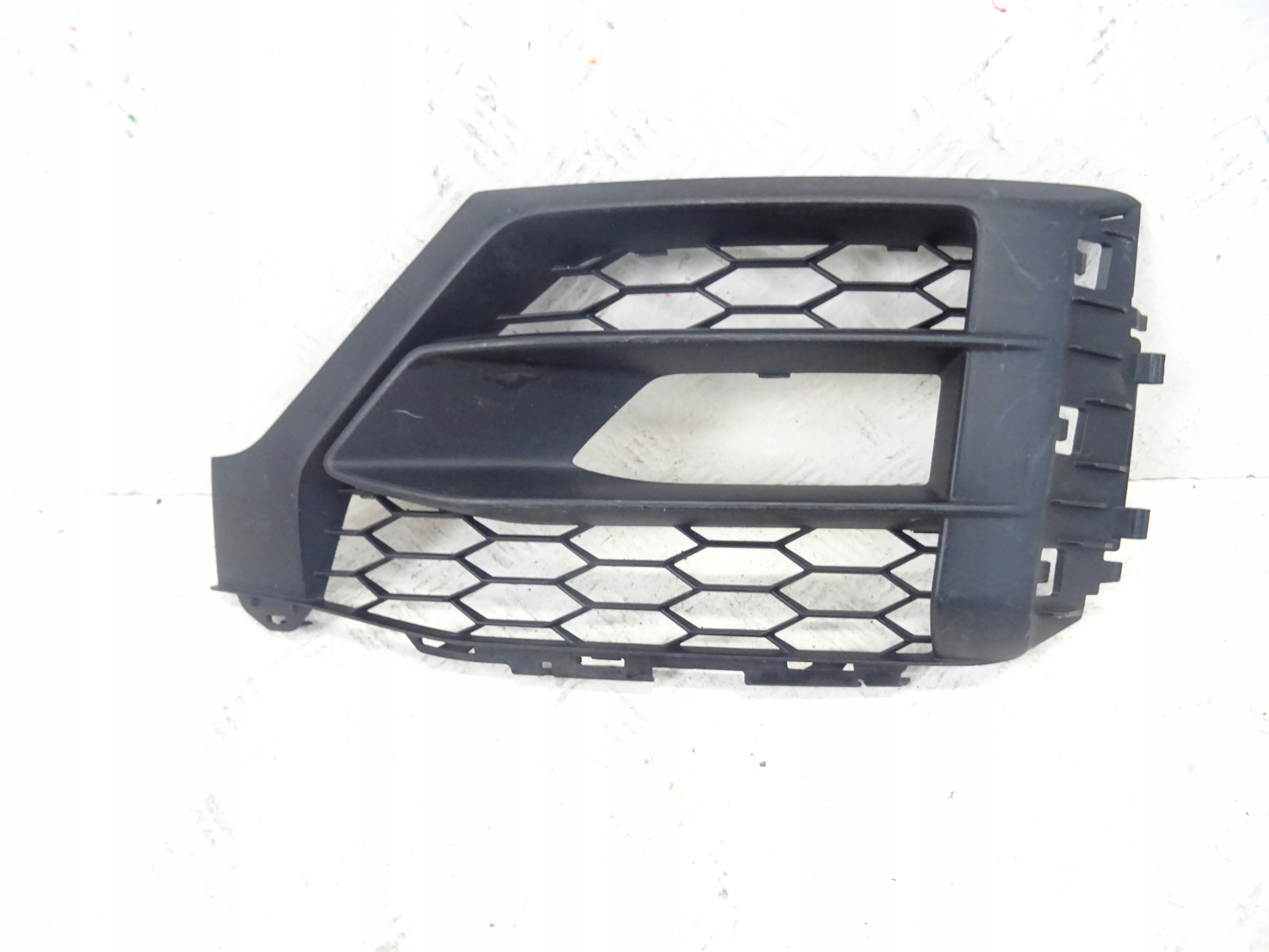 grid of a bumper front front left AUDI Q2 S-LINE 81A807681C