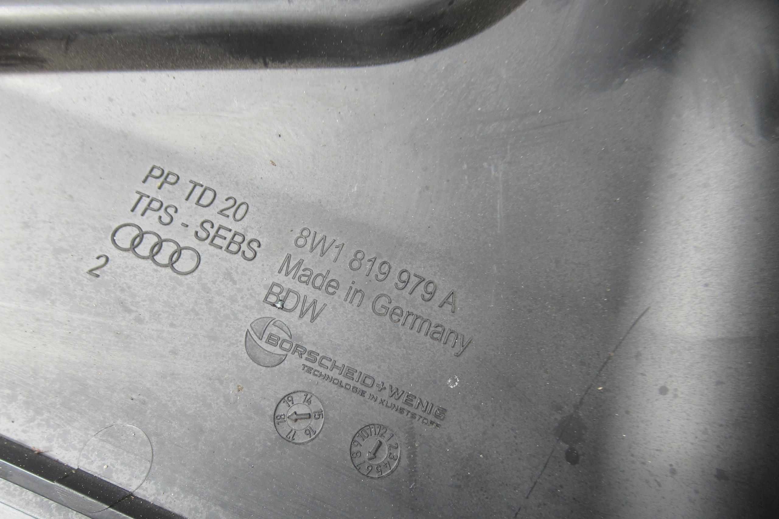 AUDI A4 B9 AVANT 3.0 TDI 18R pipe air 8W1819979A