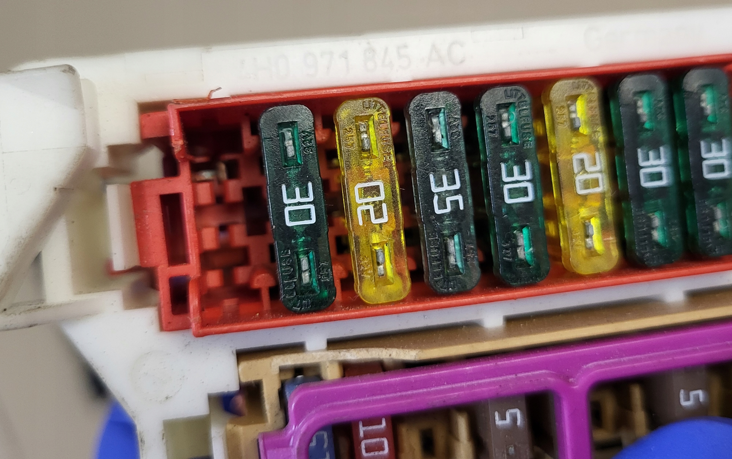 Kasten RAHMEN der Sicherungen Halter AUDI A8 D4 4H OE EU