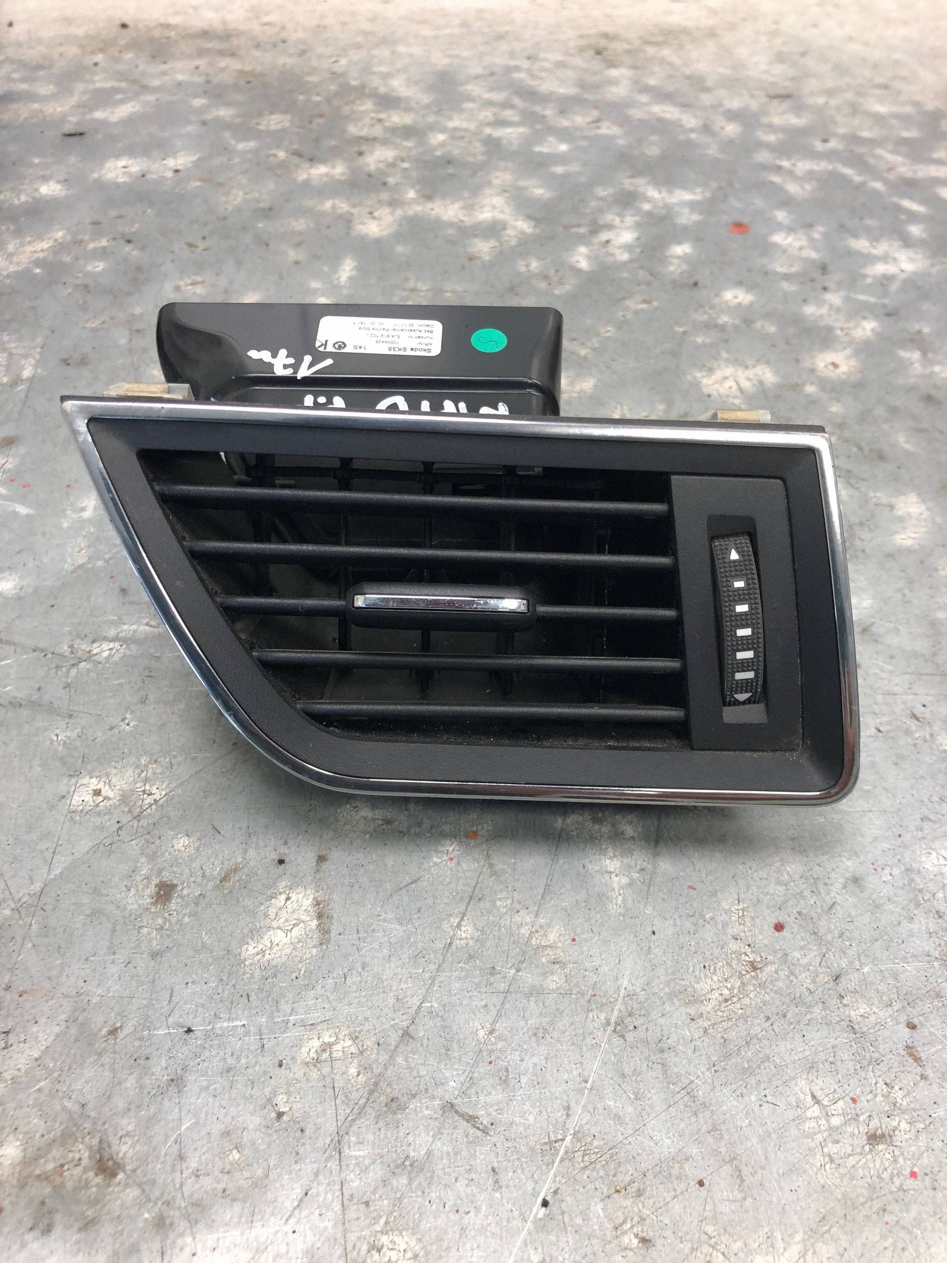 grid air conditioning devices right front SKODA RAPID 5JA819702J