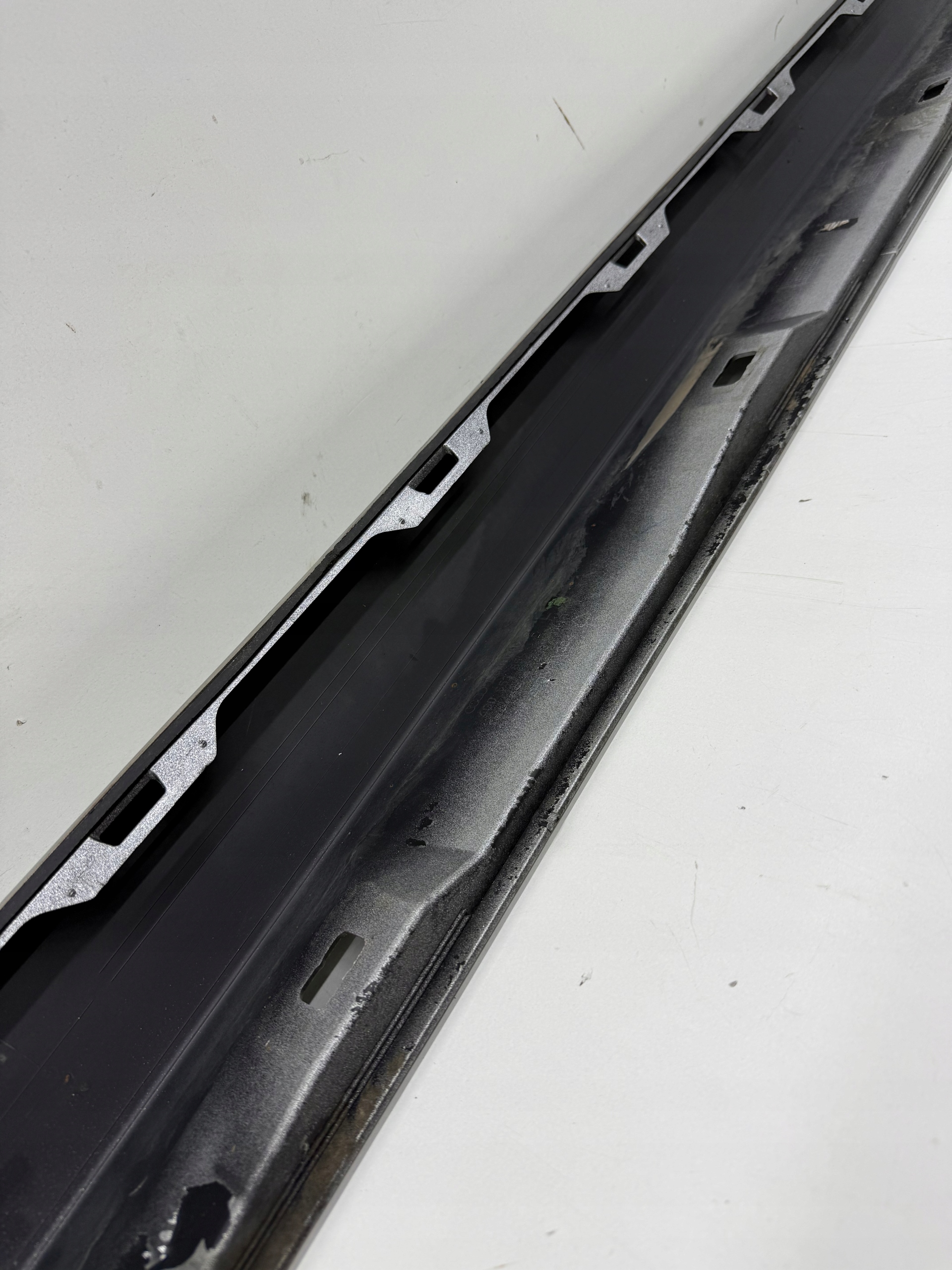 AUDI A6 C7 moulding cap of the threshold threshold left colour LX7W SREBRNA