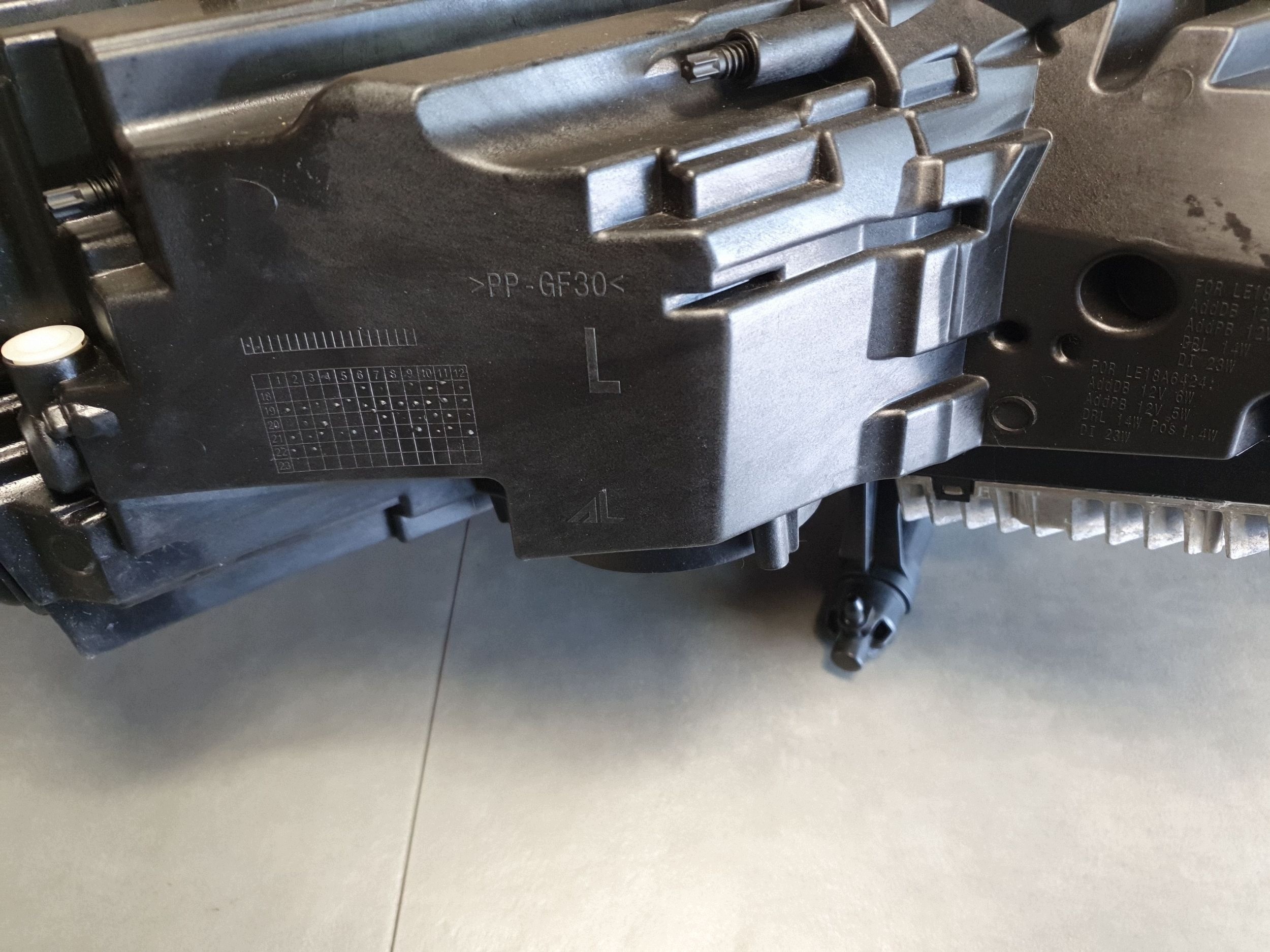 Audi A4 S4 B9 8W Reflektor light left front Matrix-Beam 8W0941035E kompletn