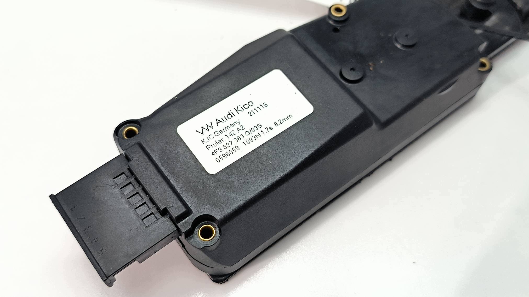 DOCIAG kapoty 4F9827383G AUDI Q7 a 4L LIFT