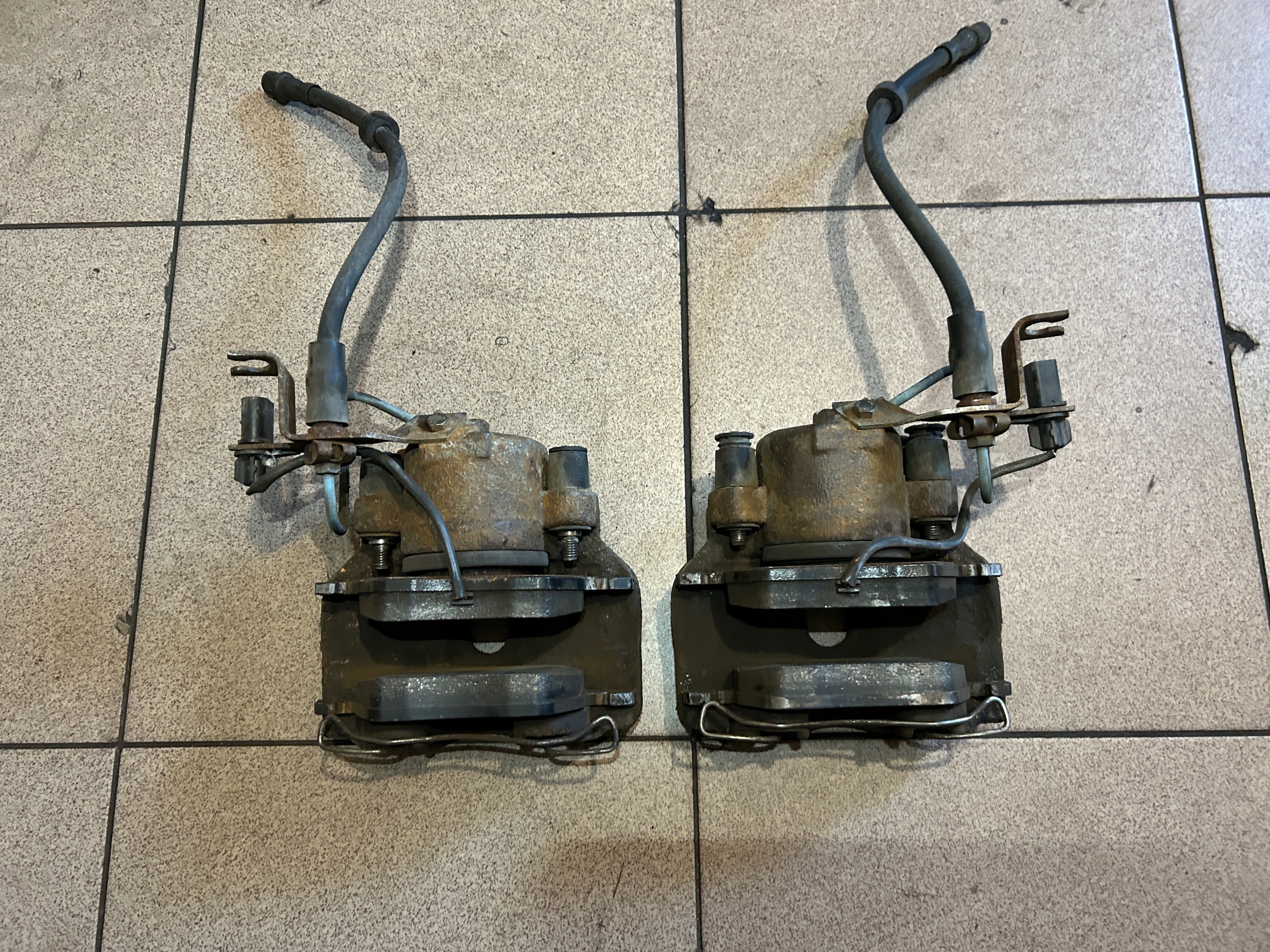 ZACISK 569 568 PRZÓD AUDI A4 B6 A6 C5 312 MM KOMPLET