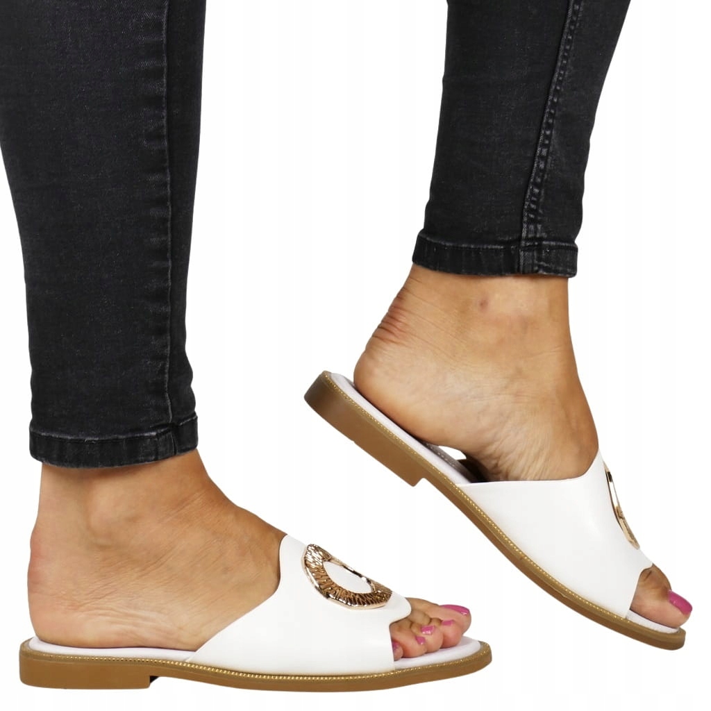 Elegantní Dámské Nazouváky Na Ploché Podrážce, Bílé S Módní Zlatou Ozdobou