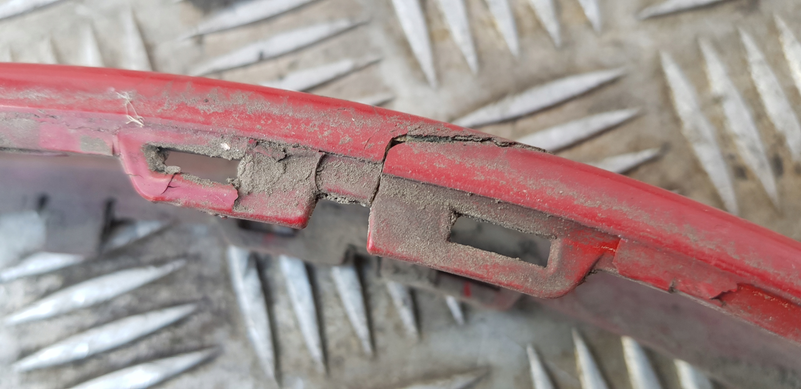 BMW E39 lišta nárazníku pravá předek 7005964 PDC