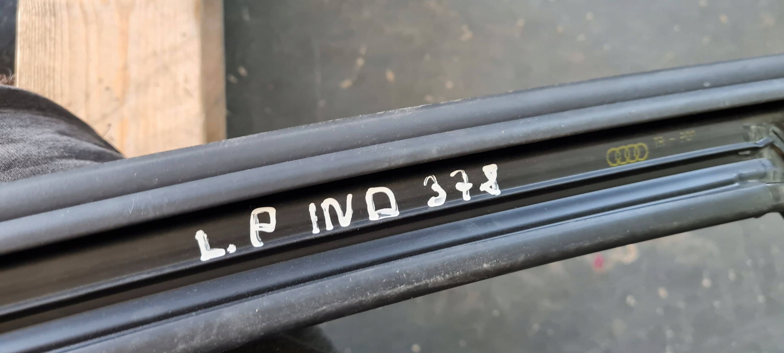 A6 C8 4K moulding gasket rubber door left front CHROM 4K0837431B