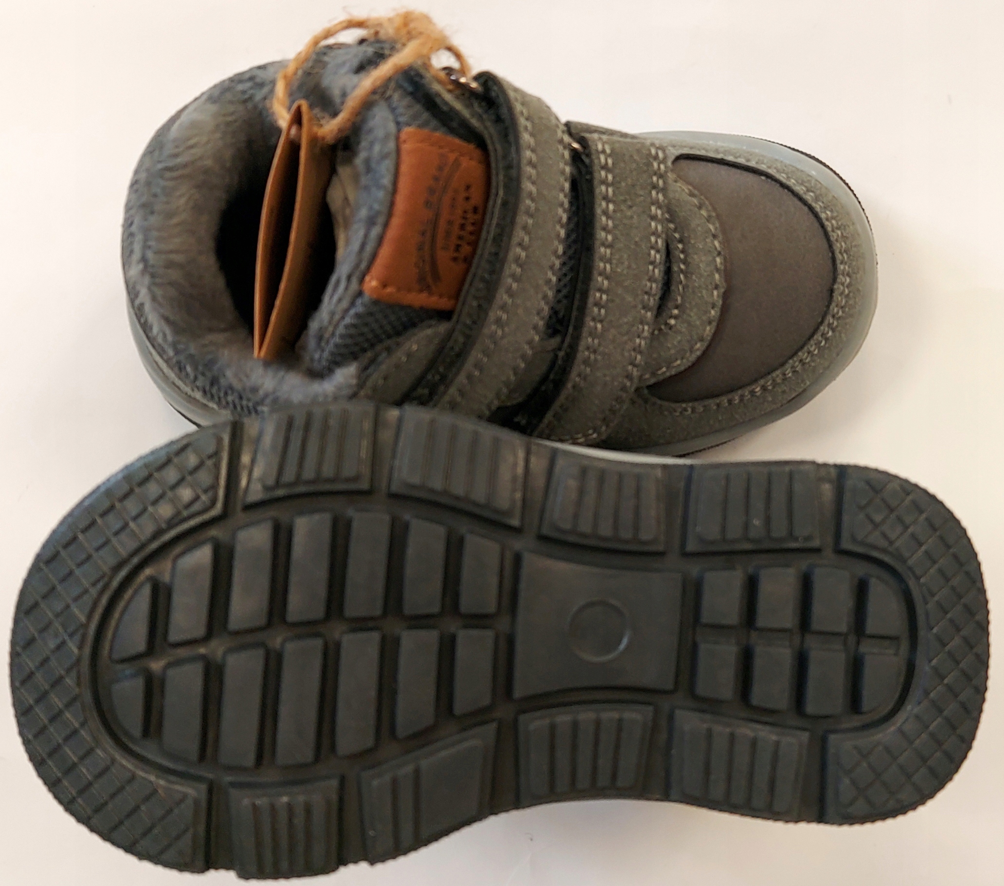 PÓŁBUTY TRZEWIKI LEKKO OCIEPLANE R 22 W 14,50 CM Bohater brak