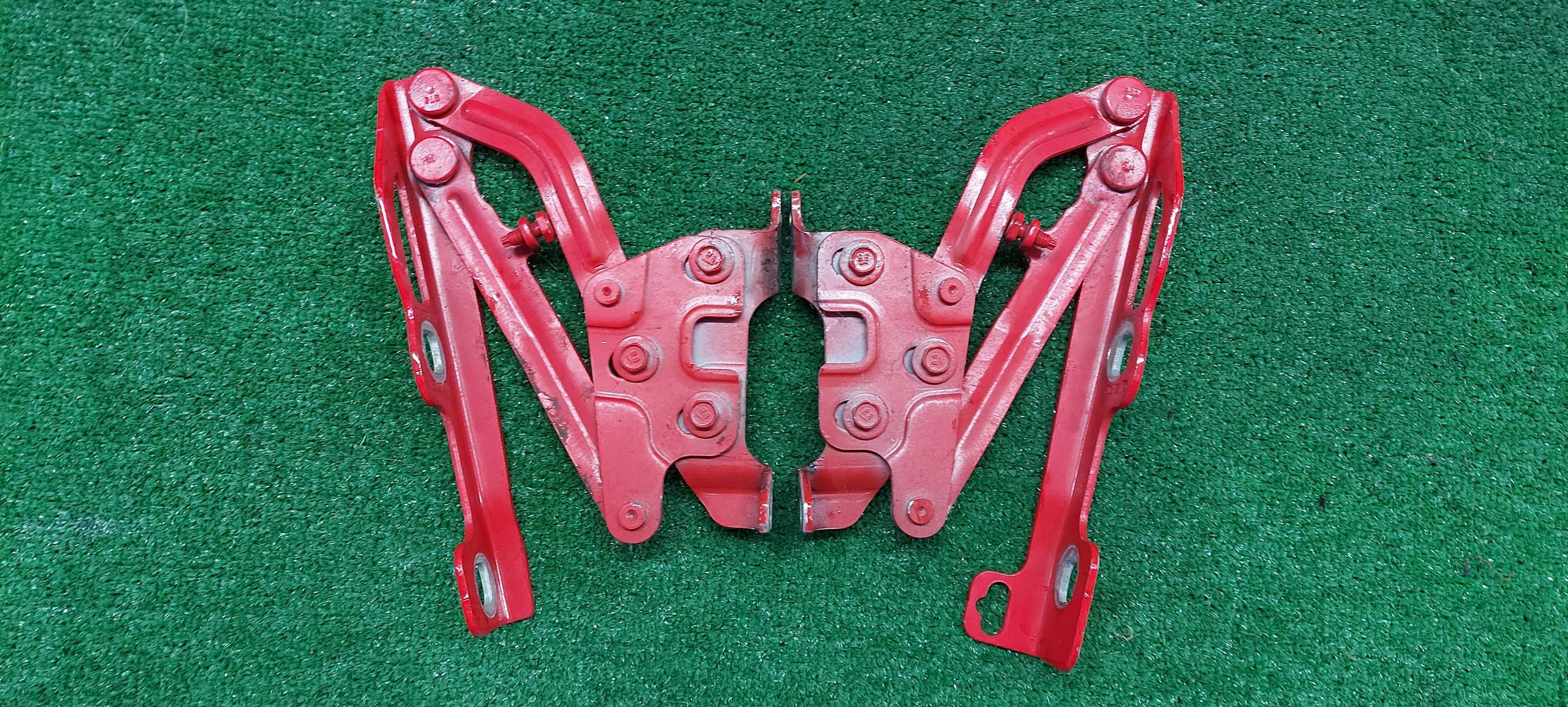 Cerniere cofano OPEL CORSA E 13186900 13186899 LAK: Z50S
