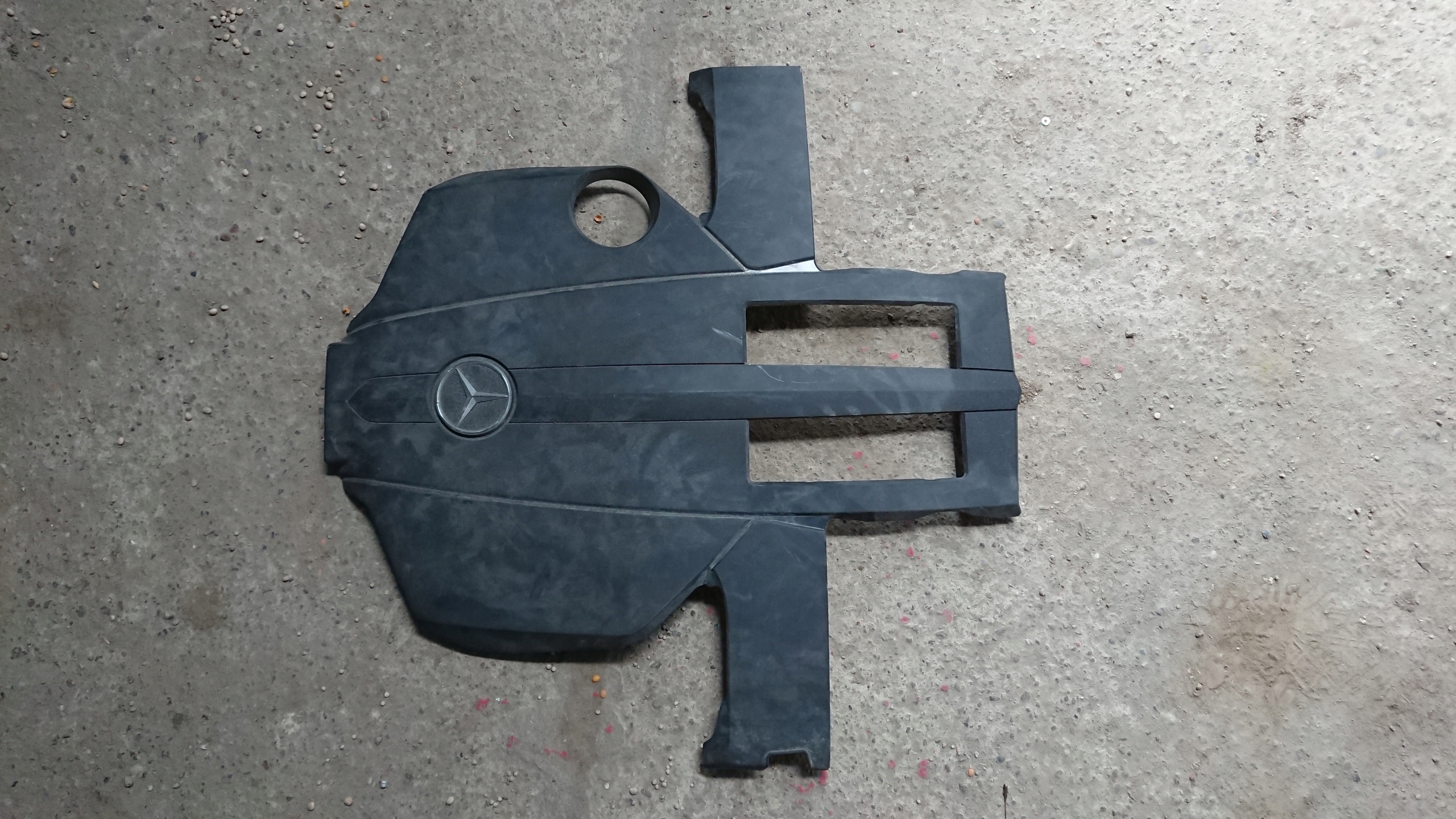 Крышка двигателя Mercedes 276.820 A2760108904