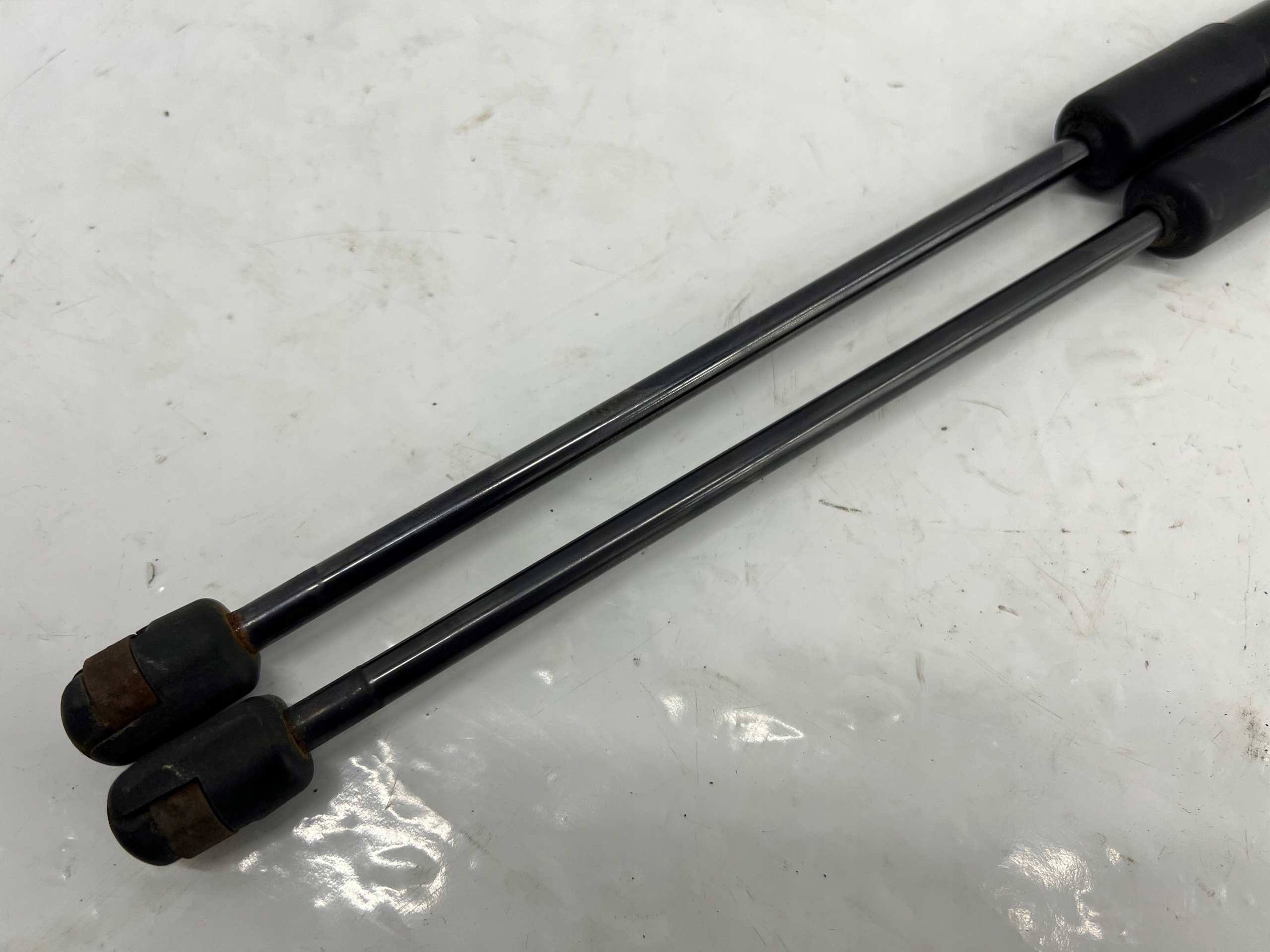 AUDI A6 C6 SILOWNIKI bonnet KOMBI 4F9827552H