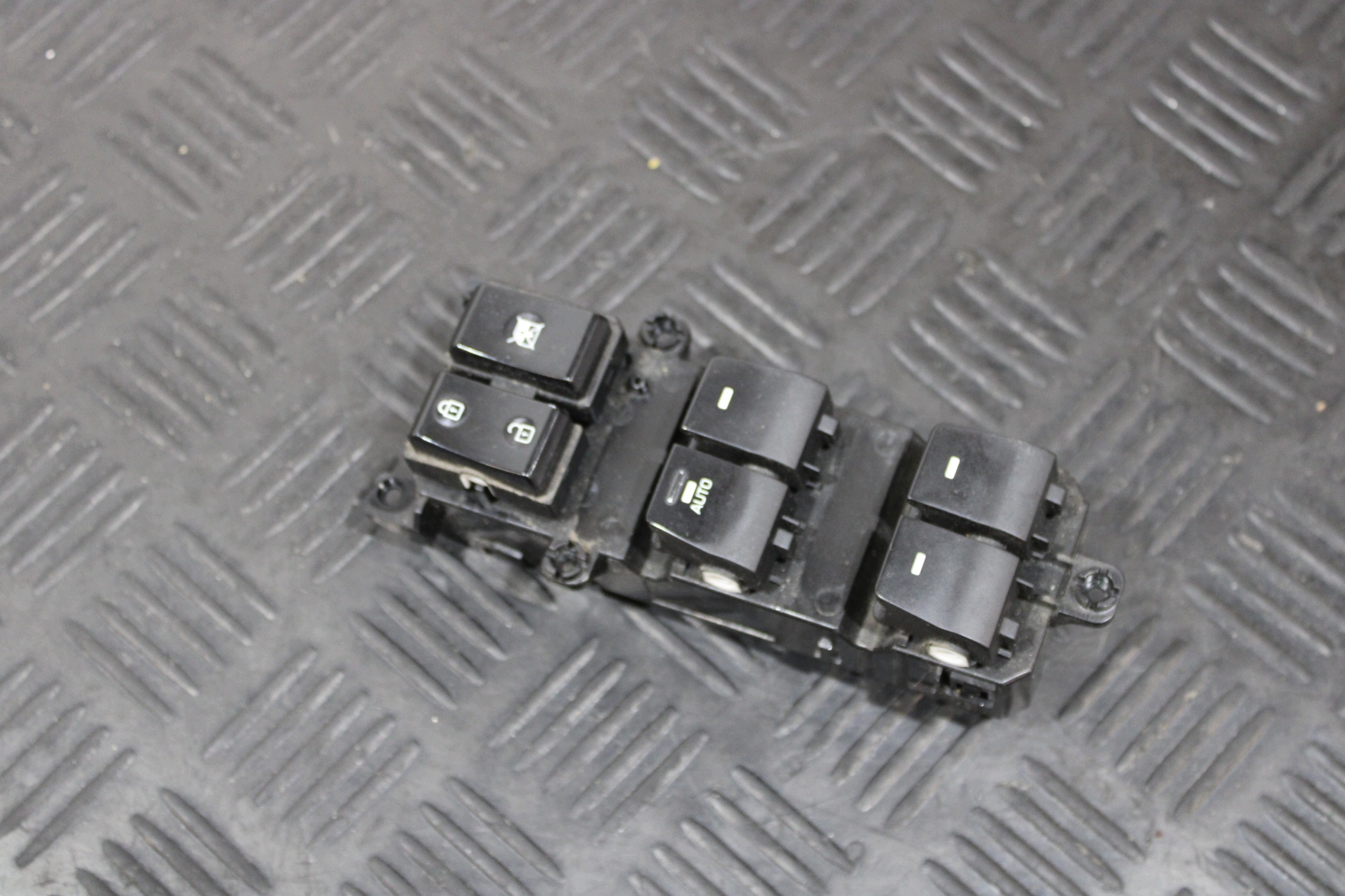 window control switch door left front 3C1490L1310 HYUNDAI TUCSON III 3