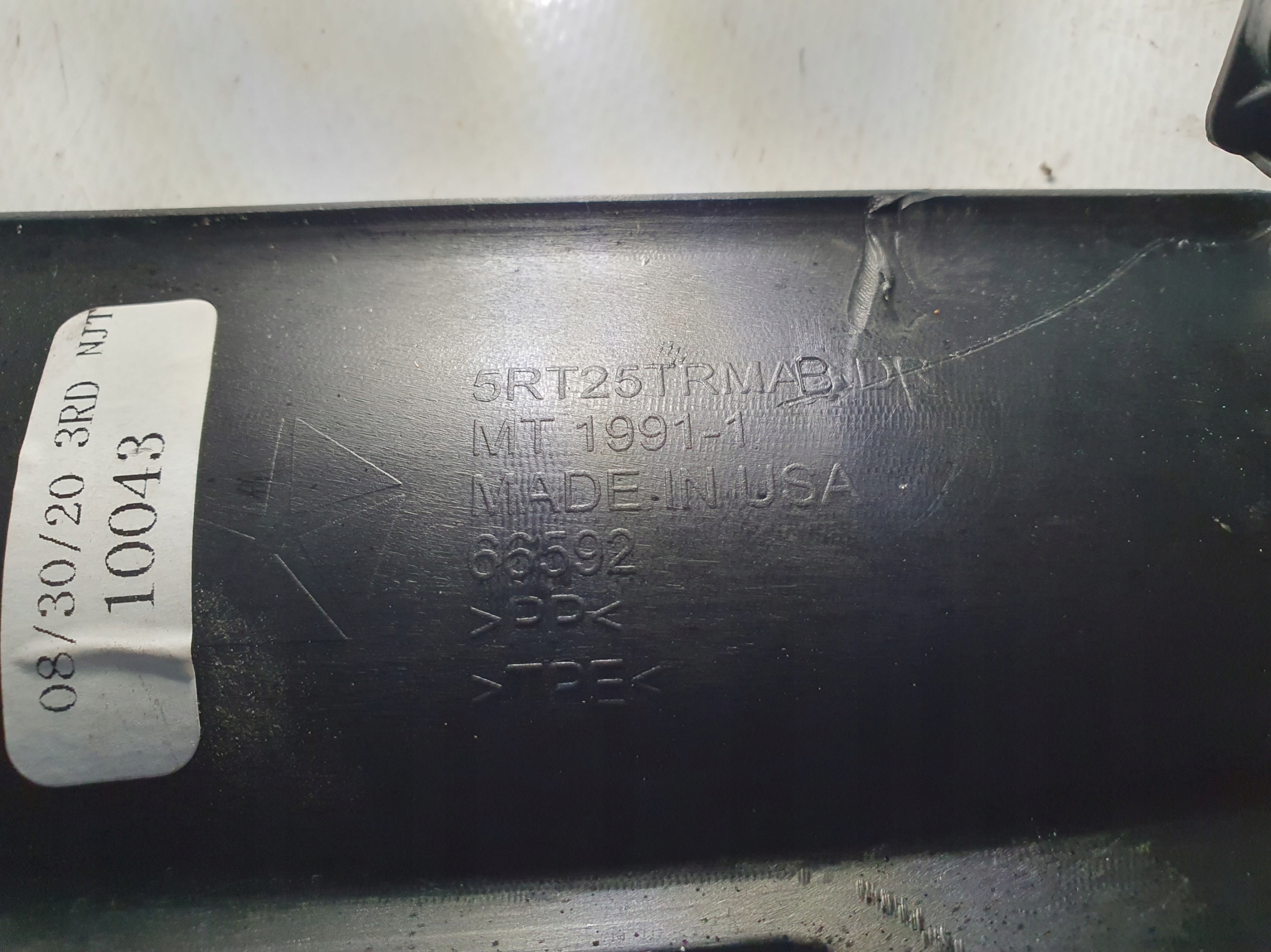 CHRYSLER PACIFICA 2019 - Blende Abdeckung Halter SITZ 5RT25TRMA