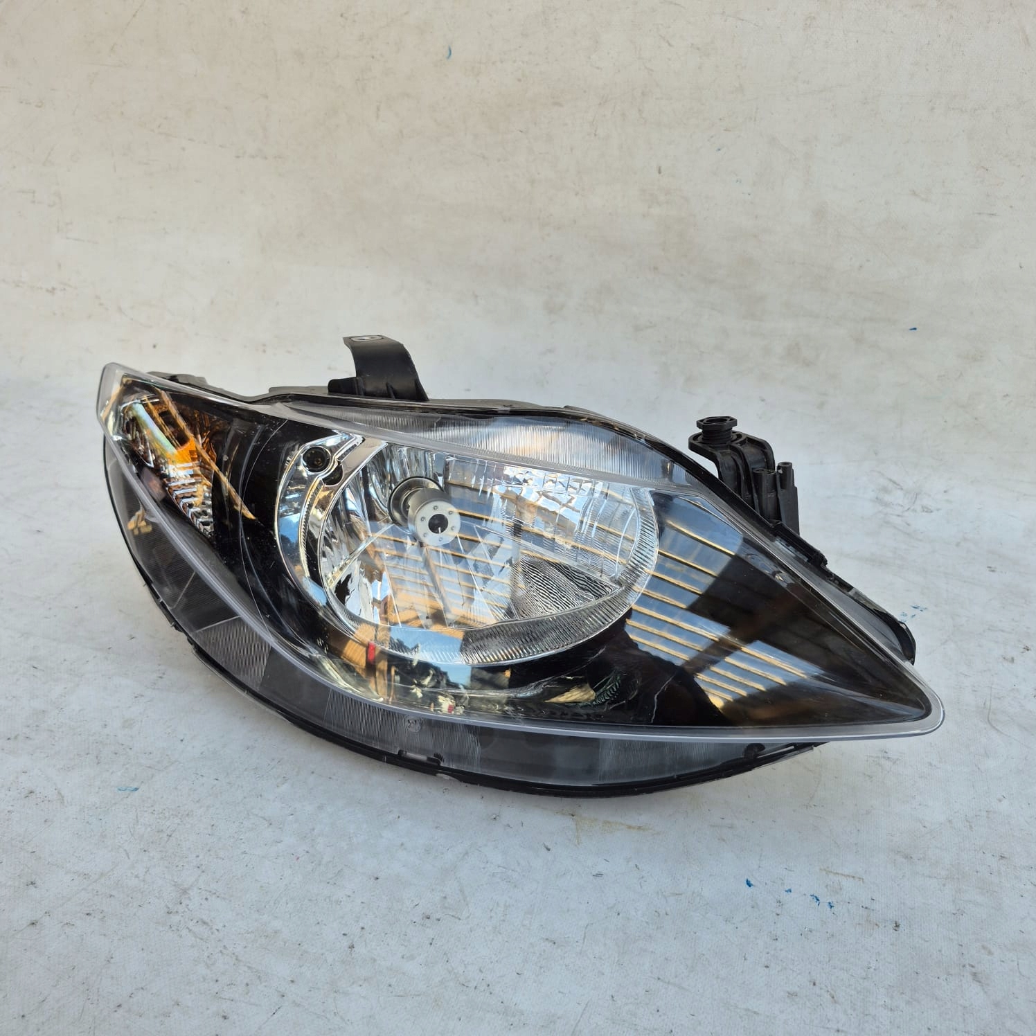 SEAT IBIZA IV 4 08-12 light front front right