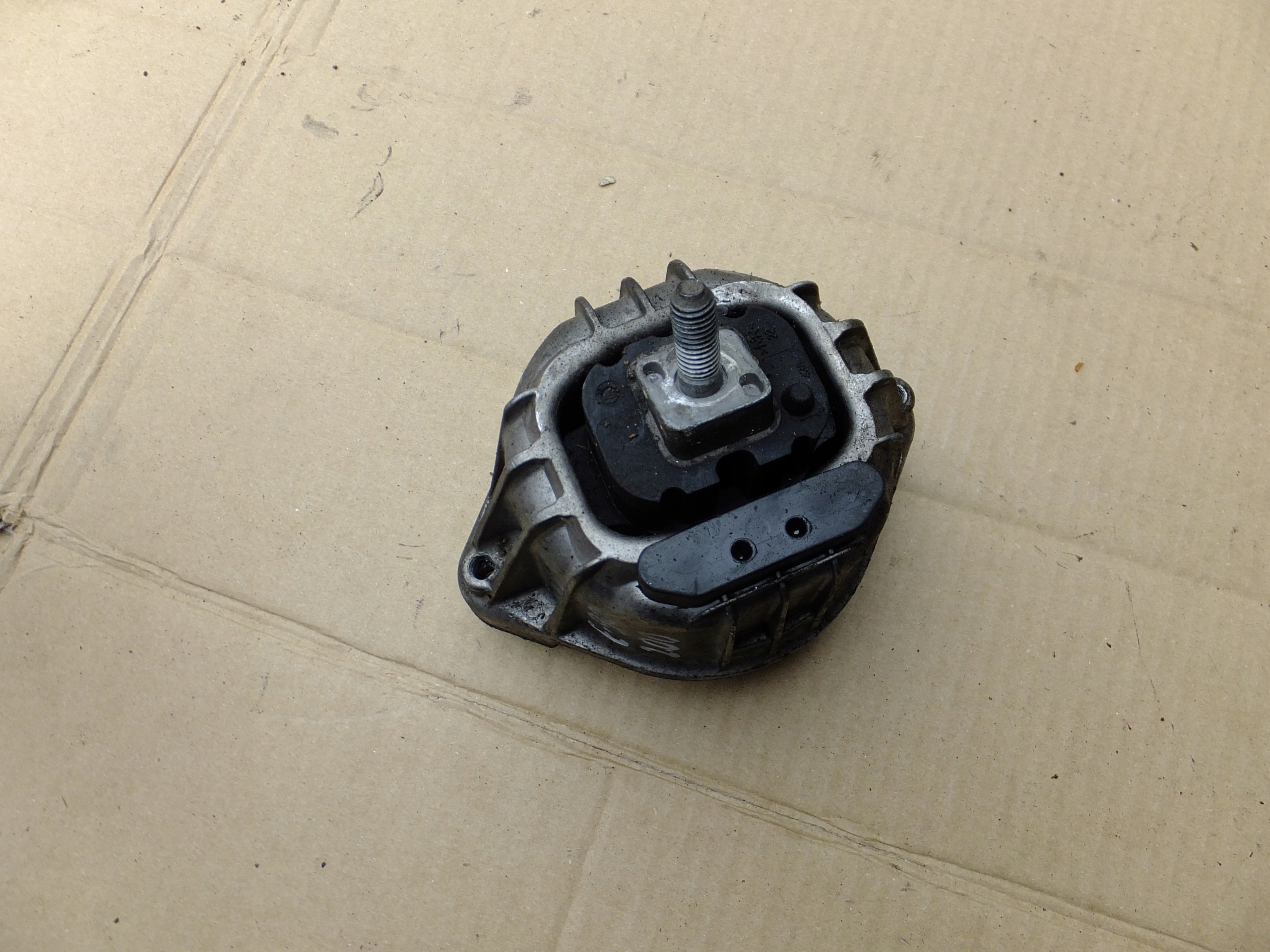 engine mount bmw e90 2,0 d 2007r