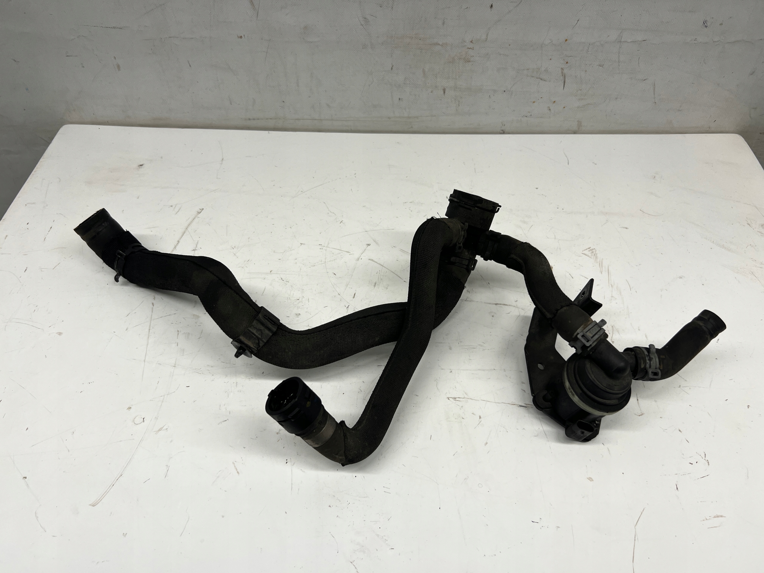 Audi A5 8T 2.0 TDI 140km CAGA dodatna pumpa vode 03L965561A