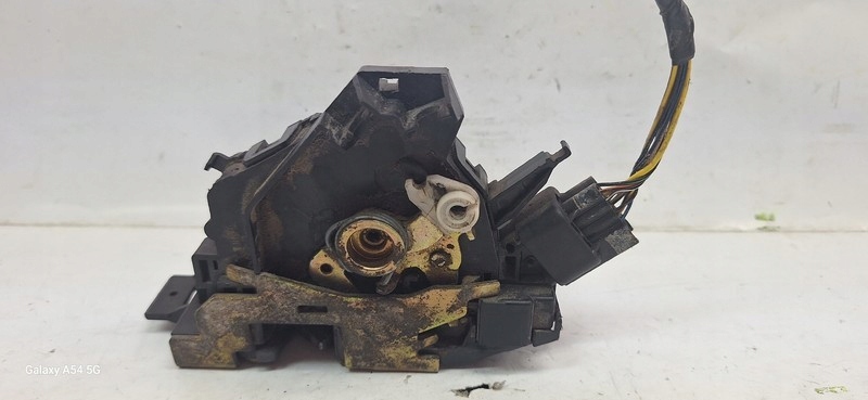 lock door FORD FOCUS and left front 2S4AA21813CB