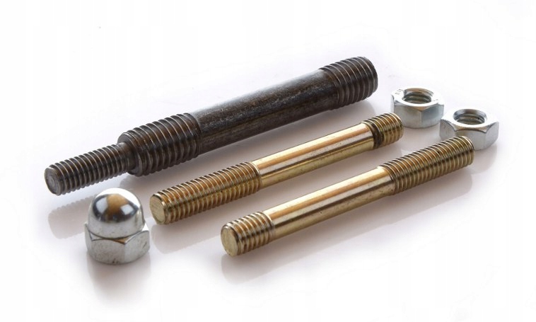 

Komplet szpilek śrub głowicy Ursus C-360 C-4011