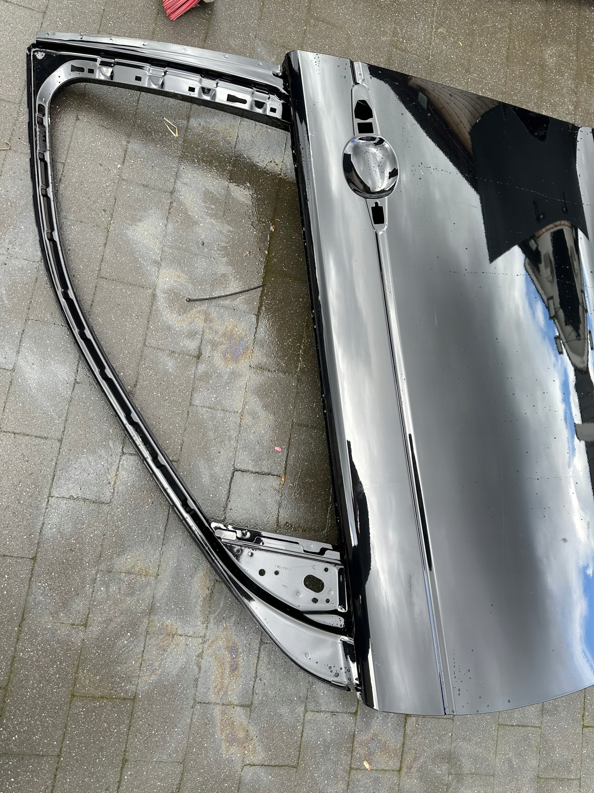 DISCOVERY L550 DRZWI LEWE PRZEDNIE Numer katalogowy części DISCOVERY SPORT L550 DRZWI PRZÓD LEWE