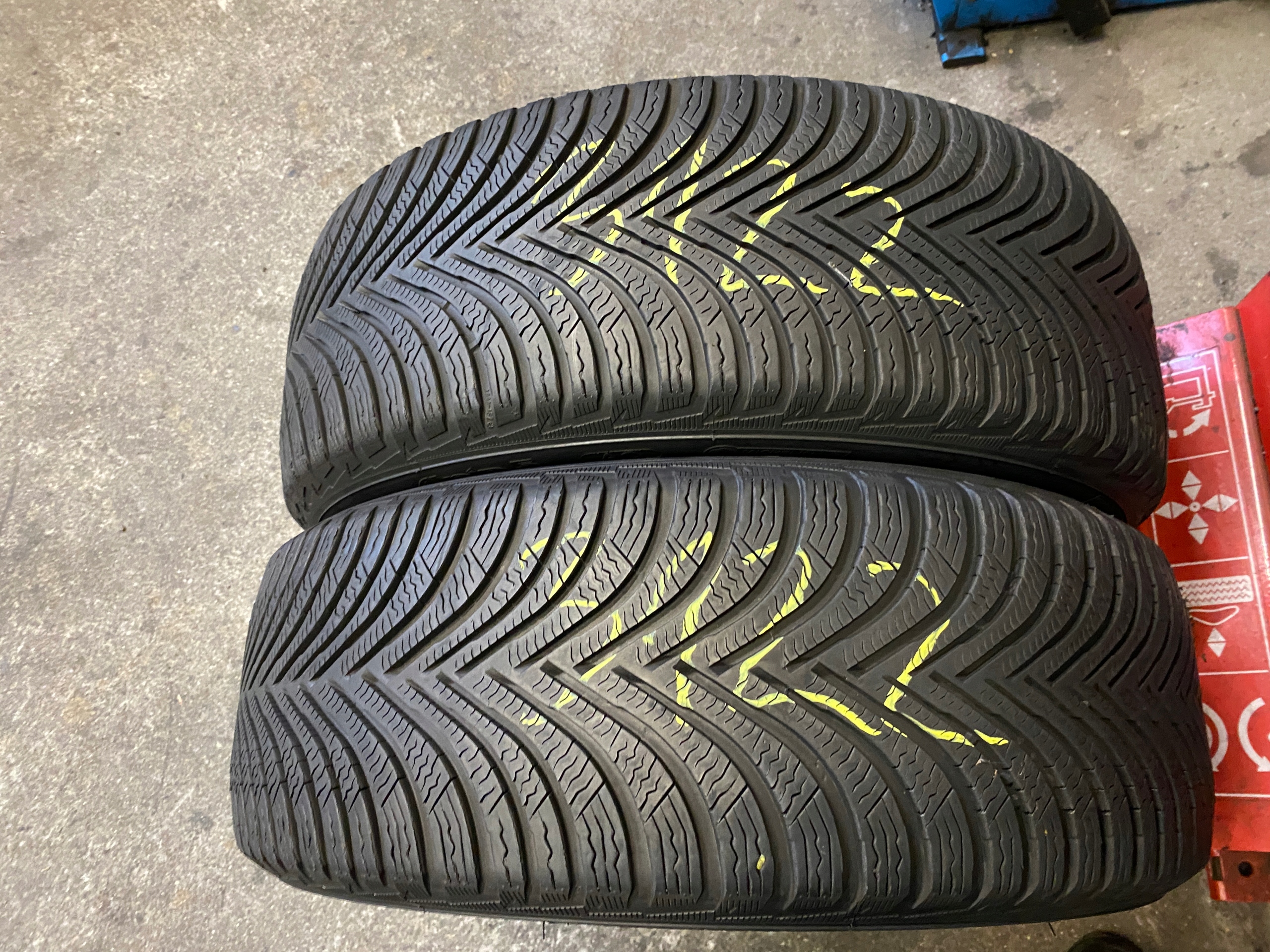 2 tyres winter 205/50R17 Michelin Alpin 5
