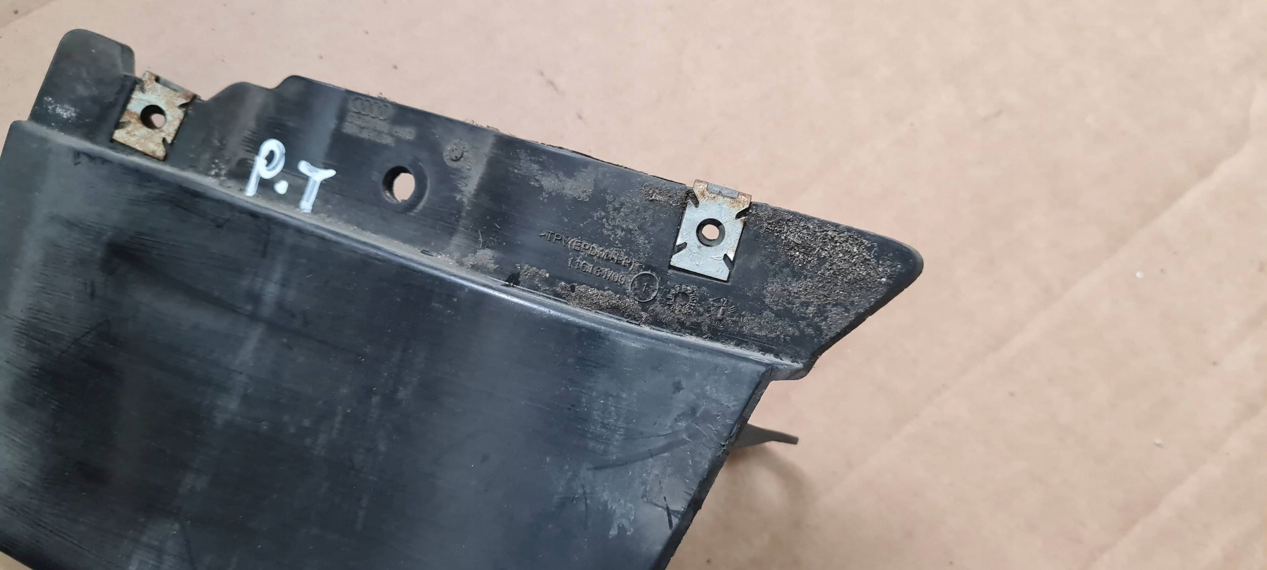 Q3 83A SPOILER Schmutzfänger rechts heck 83A853834
