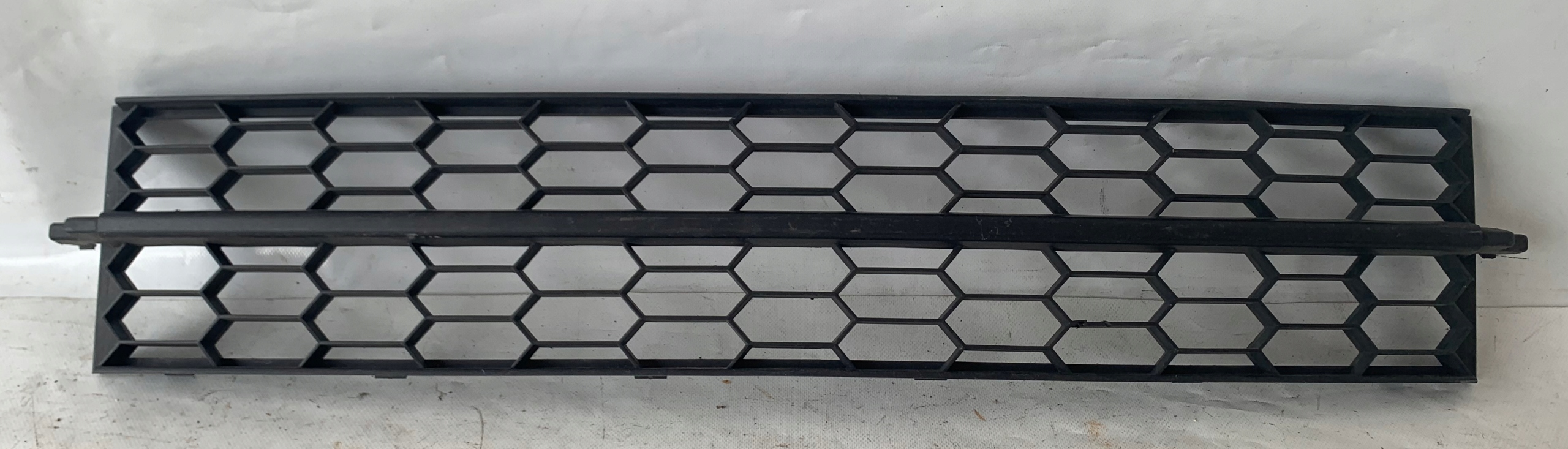 grid of a bumper front SKODA OCTAVIA III 5E0853677