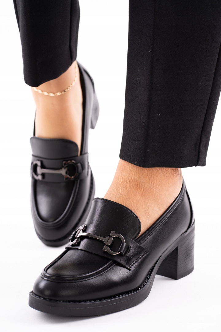 Czarne mokasyny damskie na niskim obcasie 39