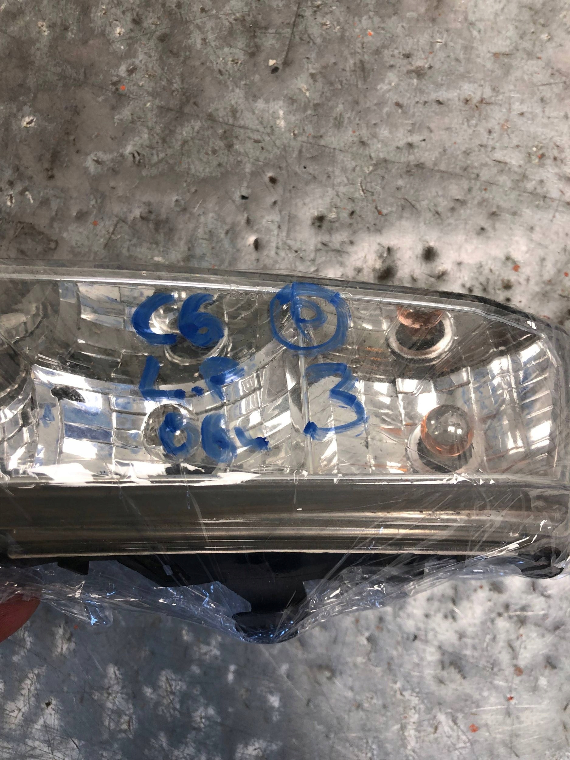 light light indicators of a bumper left front CITROEN C6 E204045