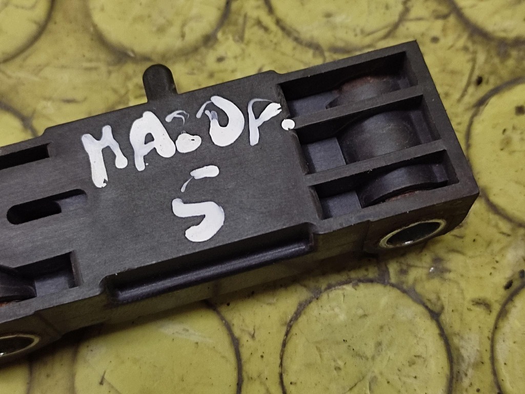 MAZDA 5 impact sensor C23557K1X