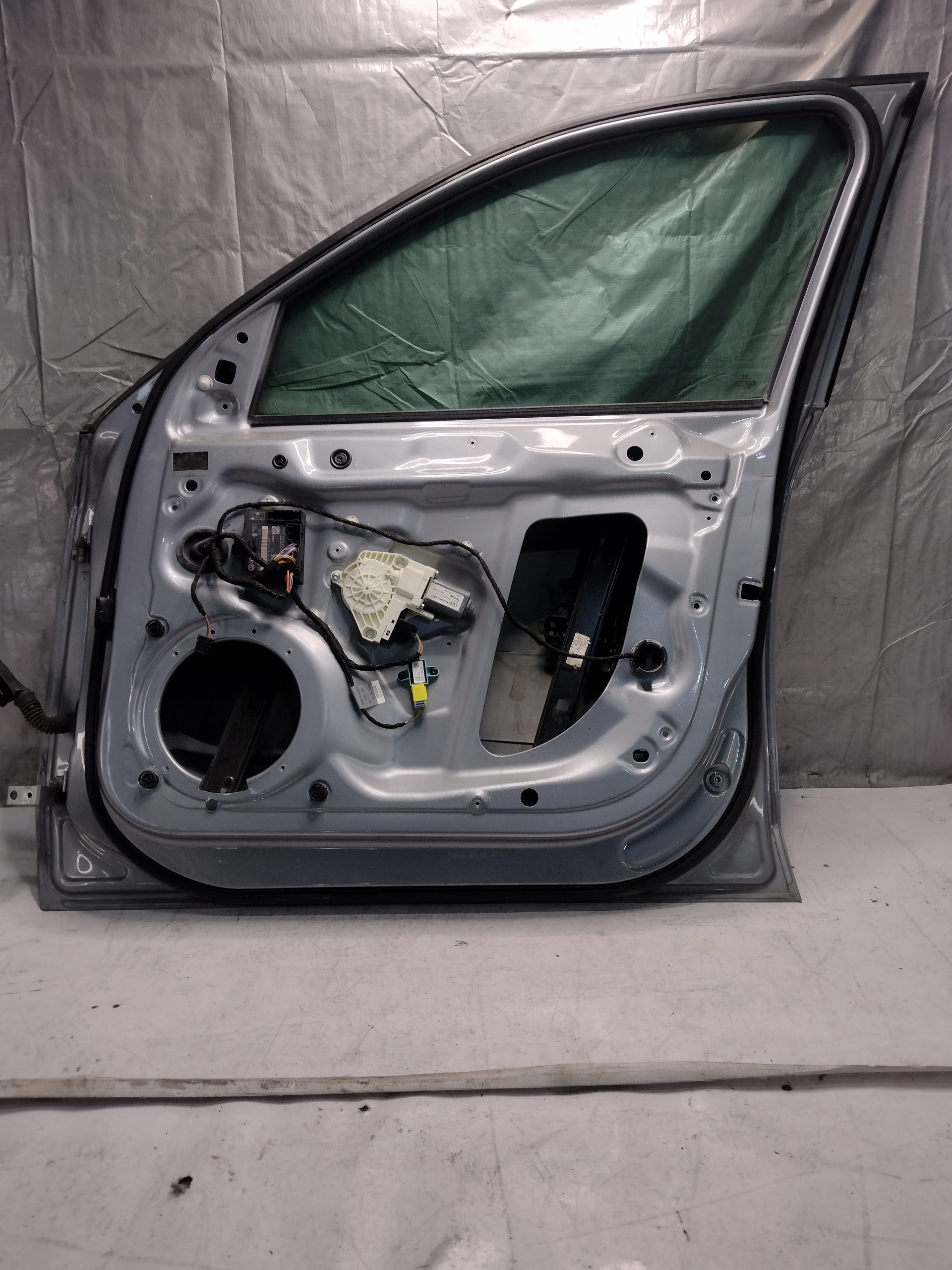 door right front Audi A4 B8 sedan k: LX7V UK