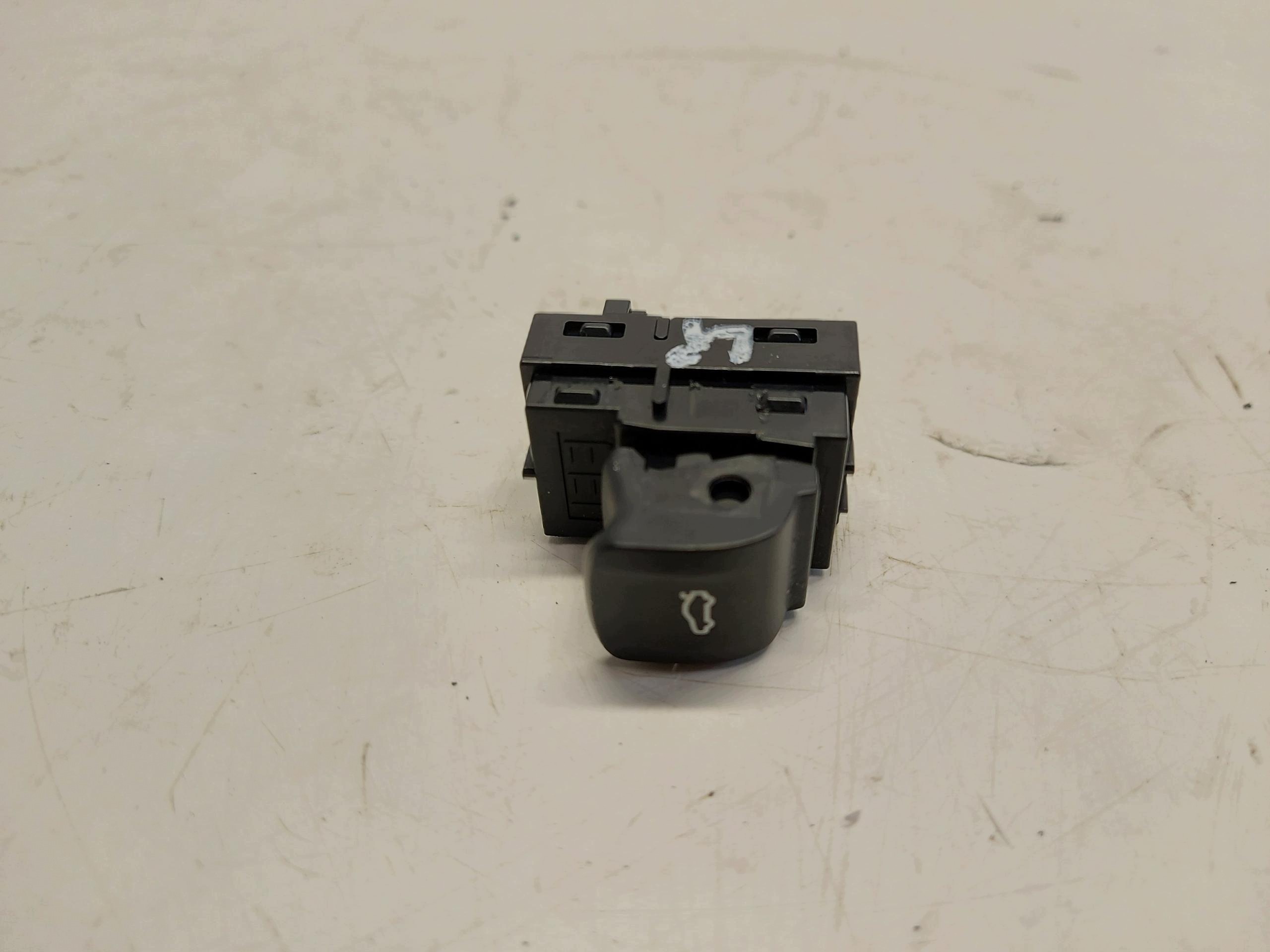 BMW G02 X4 M40i 2023r opening control switch bonnet 9327029
