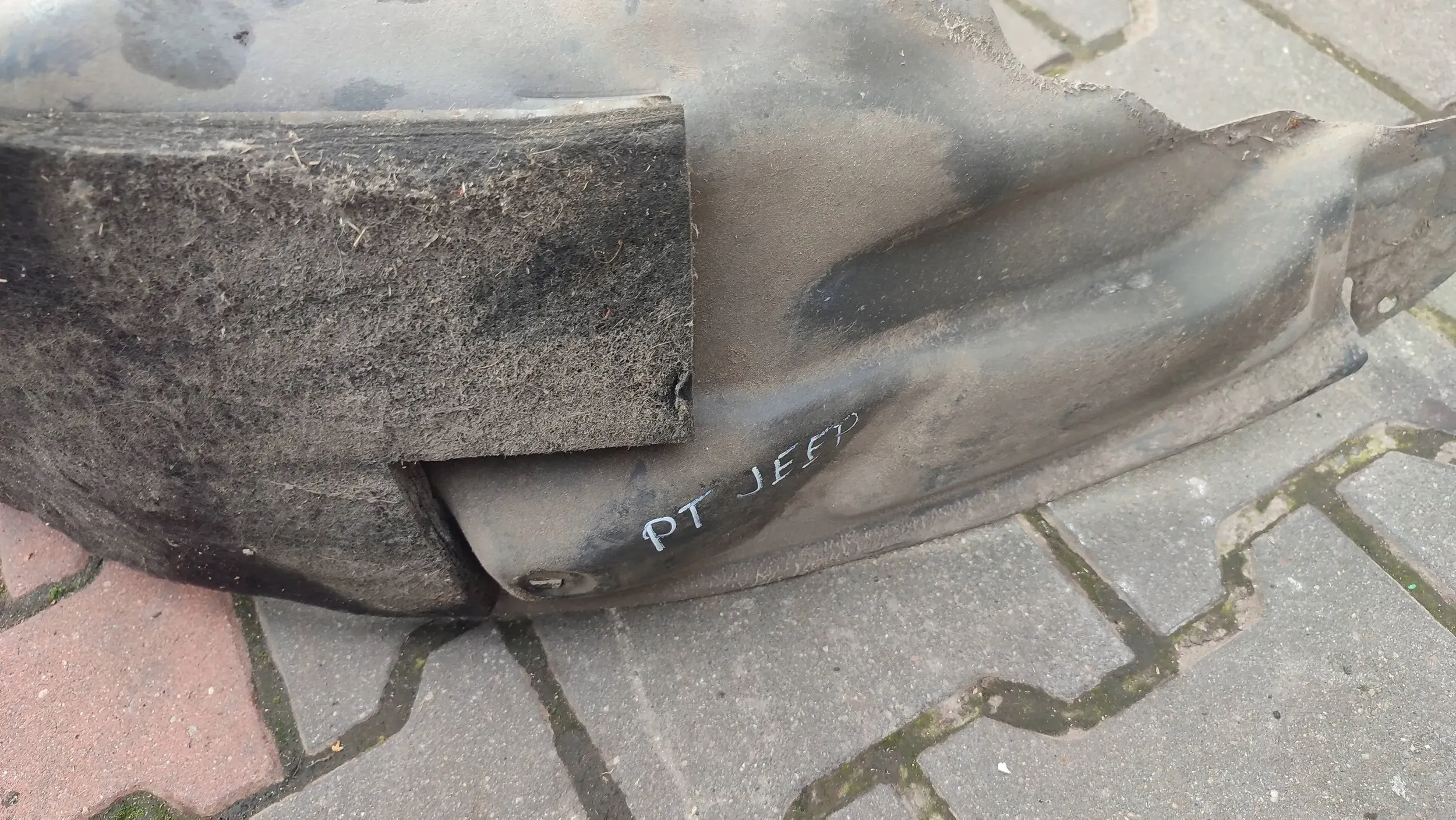 Jeep Cherokee KL 15r. 2.0d mudguard right rear part