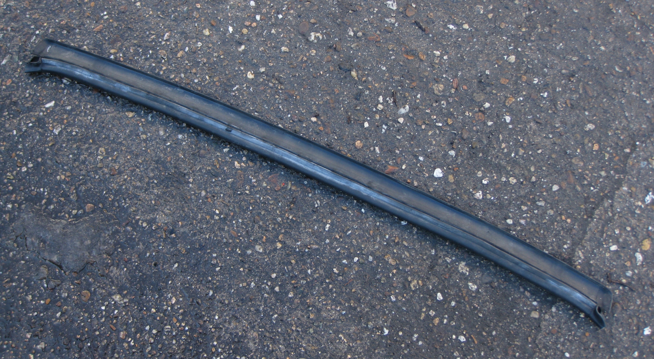 BMW F11 2.5 D 14R Joint du capot