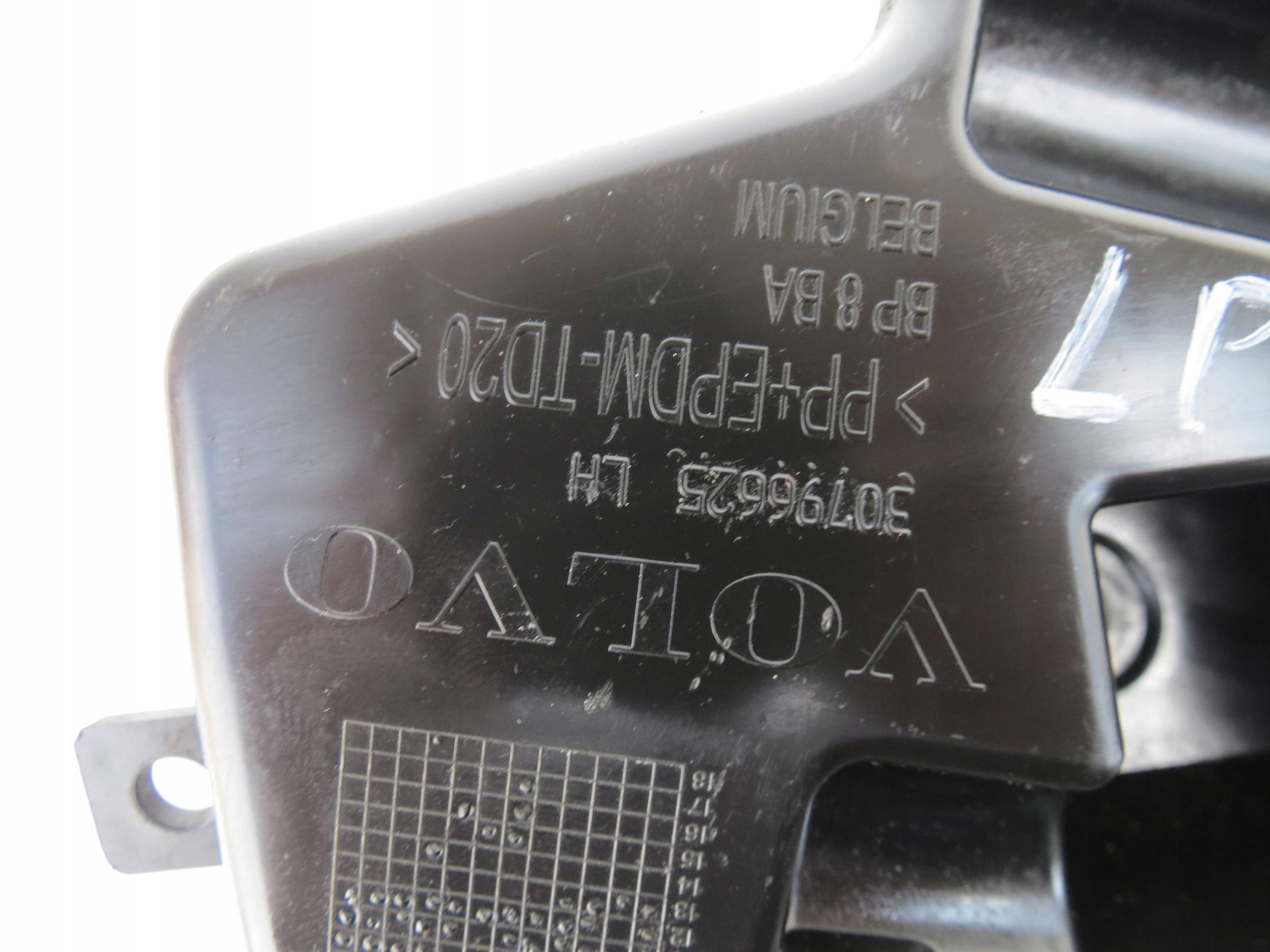 bumper bracket left front VOLVO S60 II V60 and 2.4 D5 215KM 10-18r 30795048