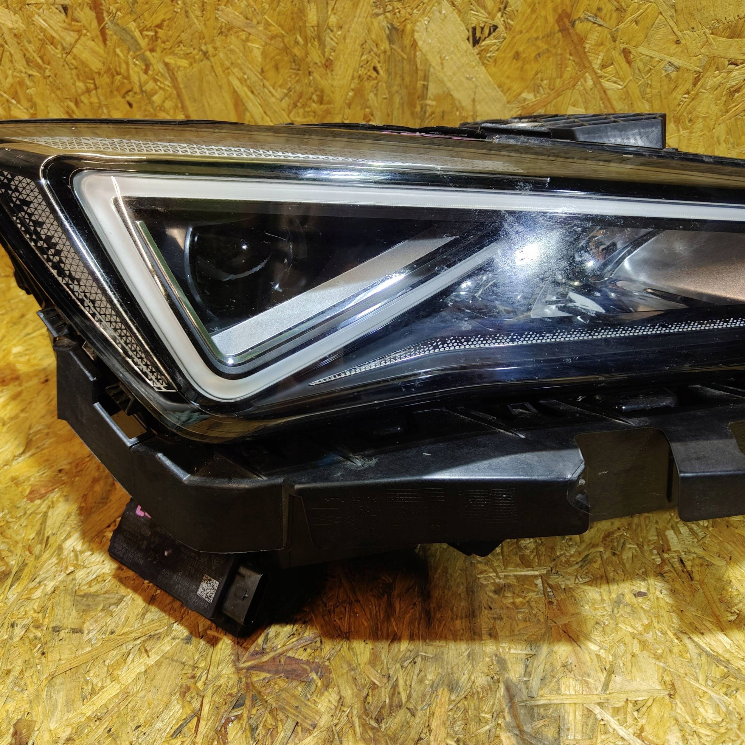 Reflektor front side right Seat Leon IV 5FB941008G DEMONTAZ